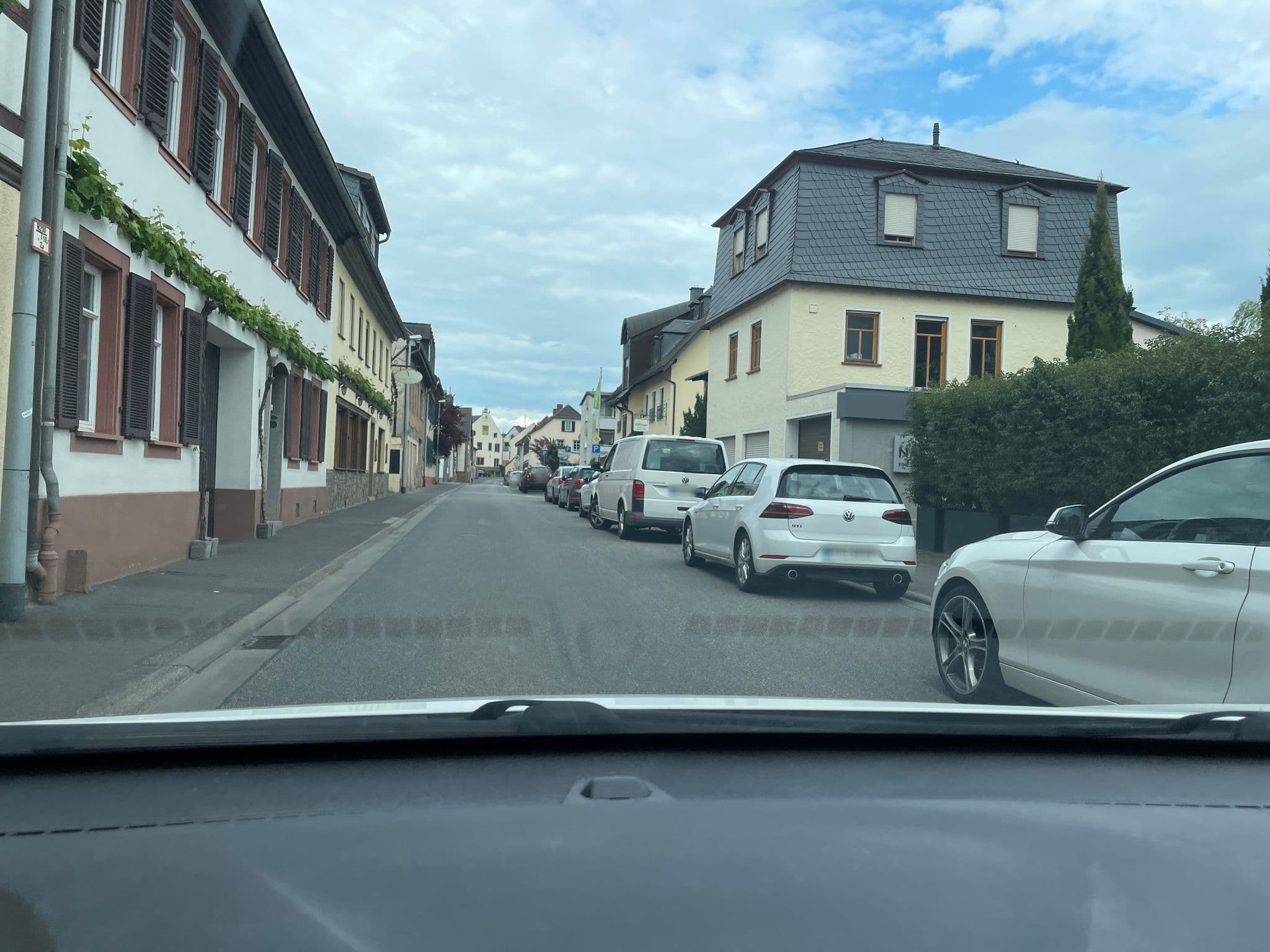 Street view near Fine Living Hotel, Geisenheim — © user4245 (CC BY-SA · Mapillary)