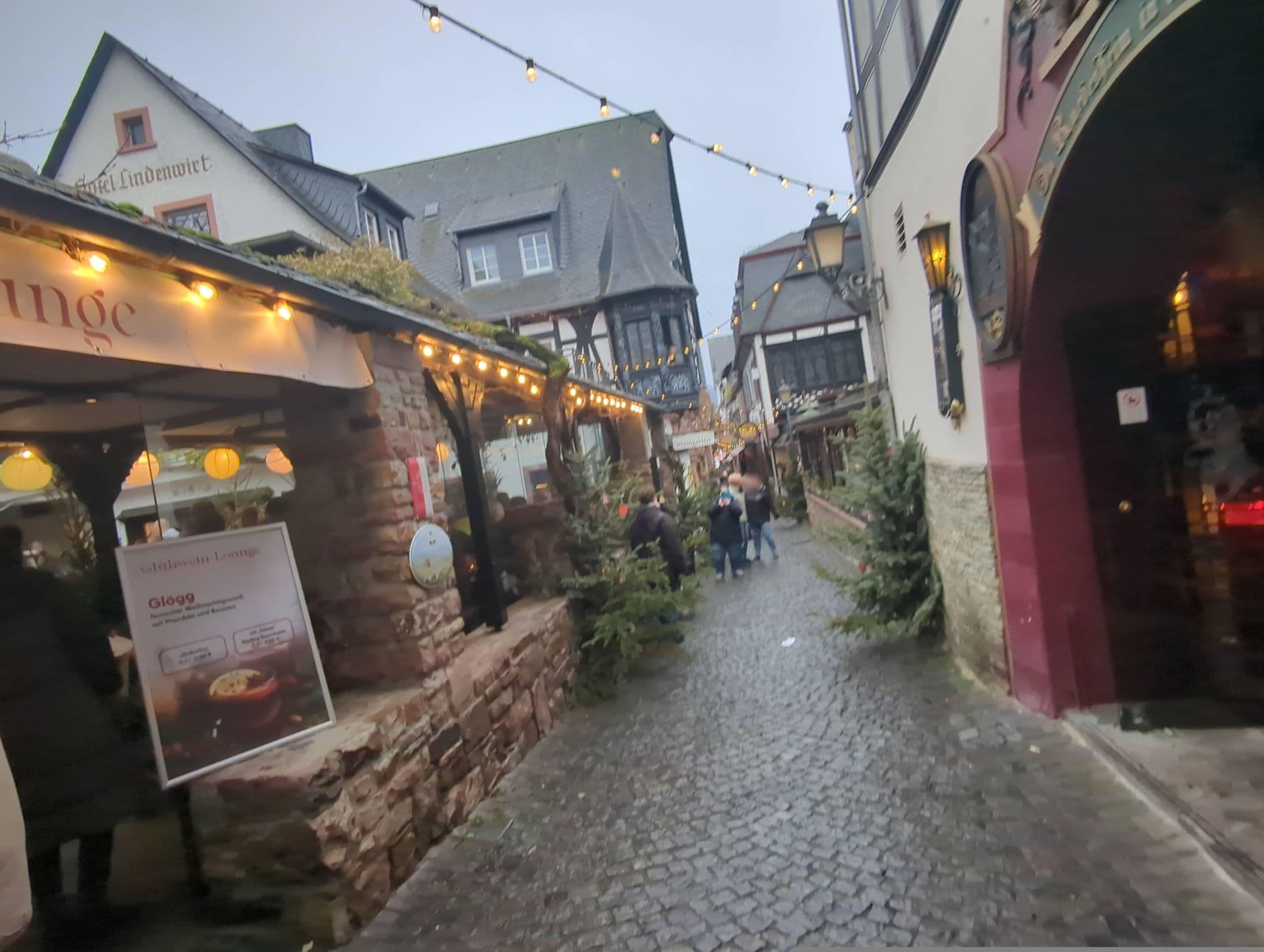 Street view near Hotel Lindenwirt - Weinhotel, Rüdesheim am Rhein — © miguel_andrade (CC BY-SA · Mapillary)