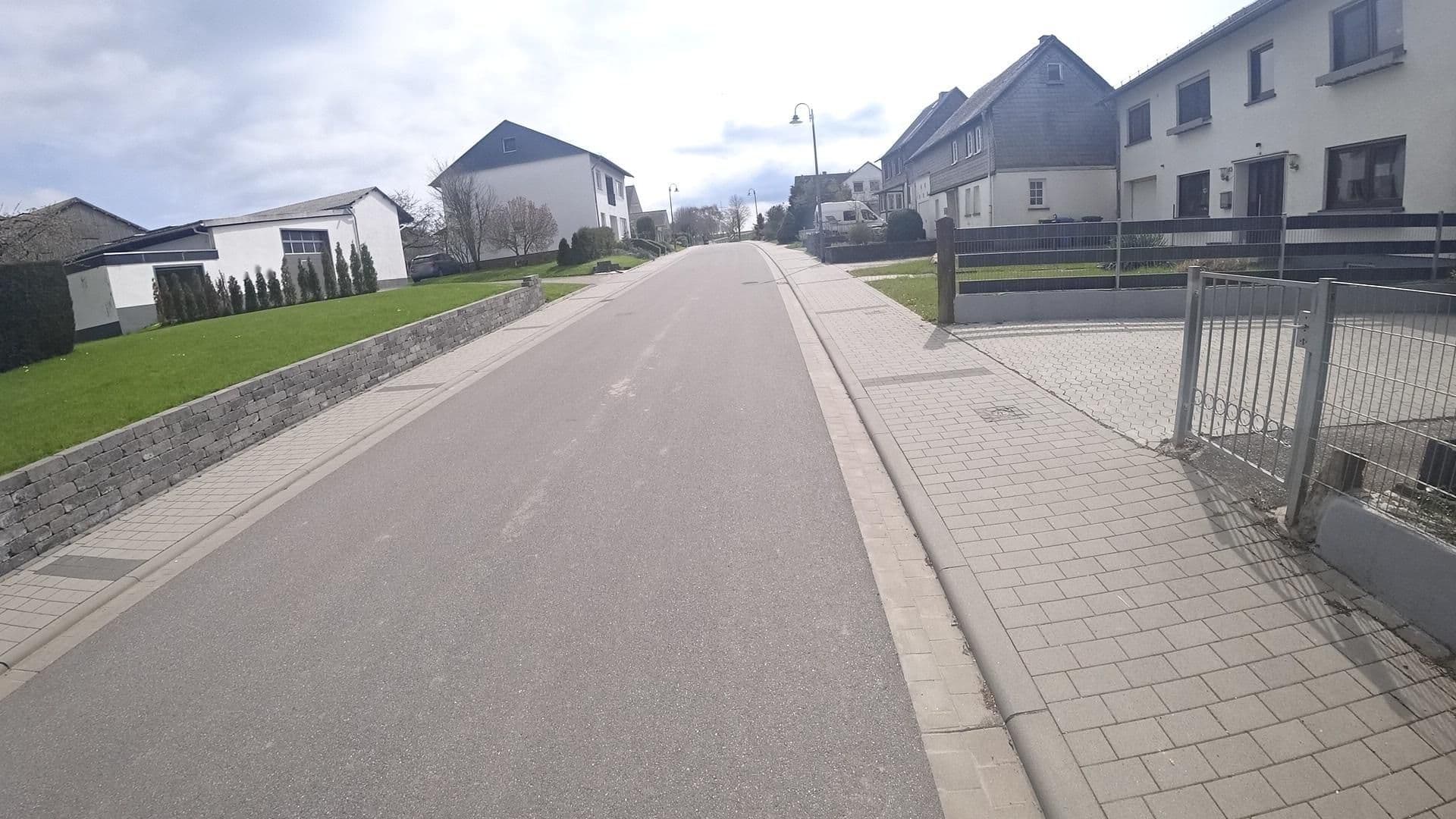 Street view near Kornelia Novy, Gondershausen — © Vosgivince (CC BY-SA · Mapillary)