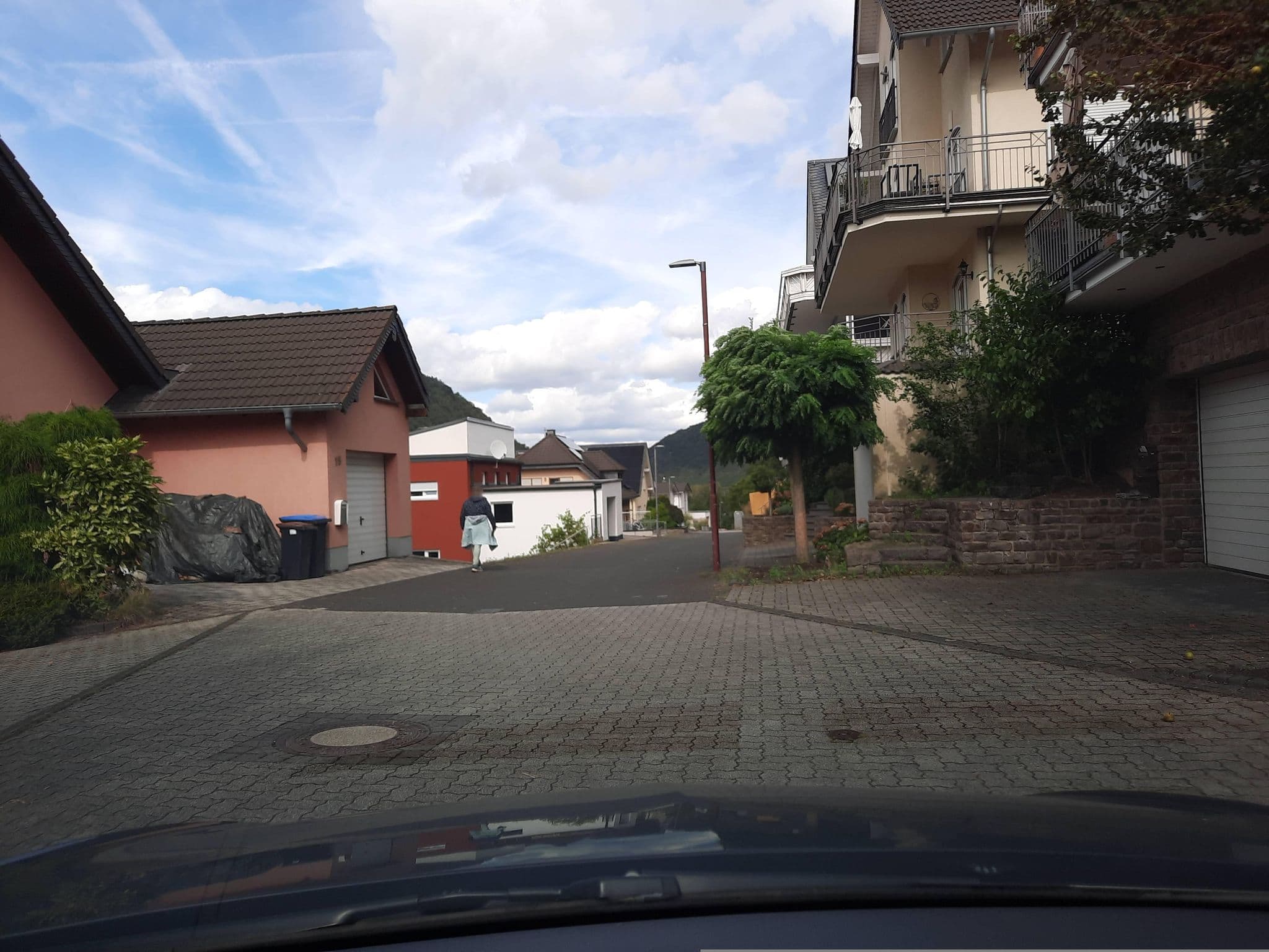 Street view near Moselblick Am Würzlay, Oberfell — © Lowiekse (CC BY-SA · Mapillary)