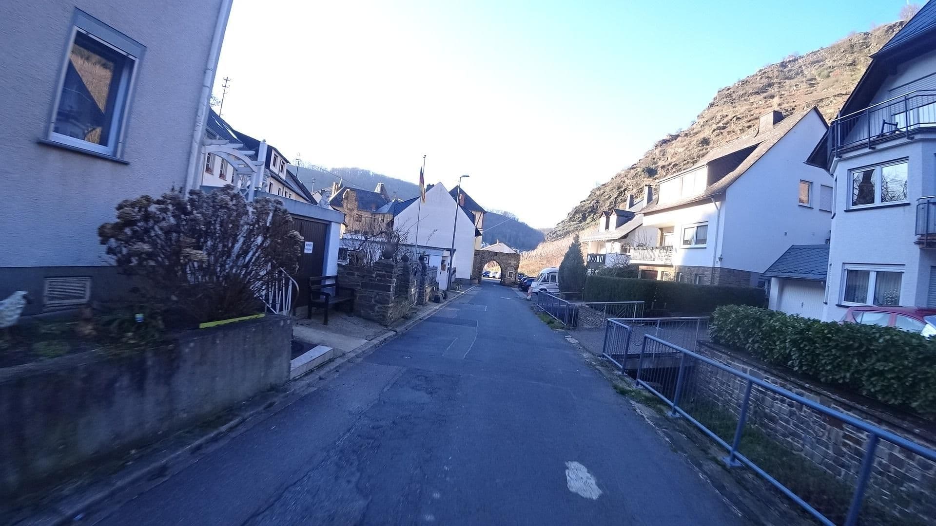 Street view near Lenz Jenny Reservierungsservice für Gastronomie, Oberfell — © slplena (CC BY-SA · Mapillary)