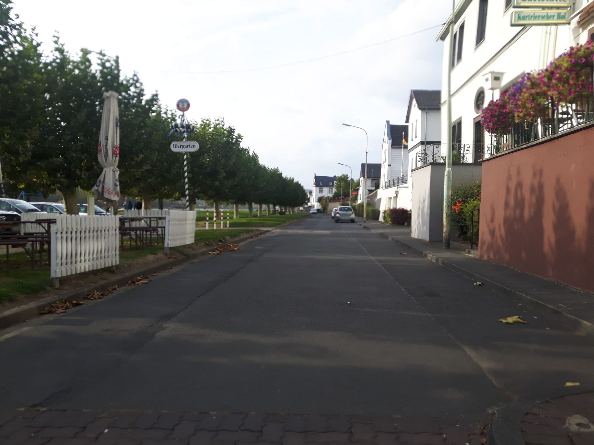 Street view near Kurtrierscher Hof, Leutesdorf — © changchun1 (CC BY-SA · Mapillary)