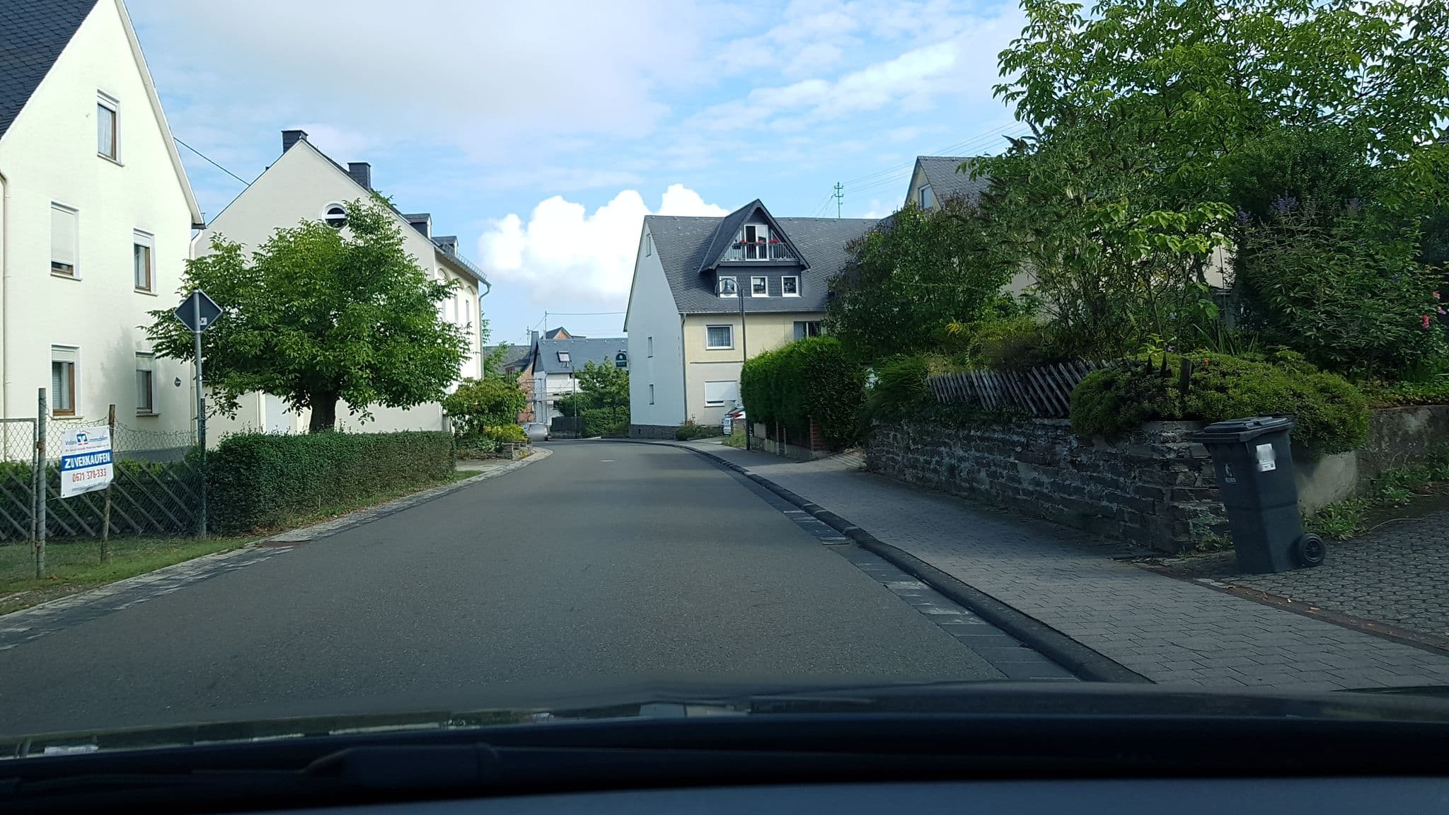 Street view near Grieshof Pension, Gondershausen — © Lowiekse (CC BY-SA · Mapillary)