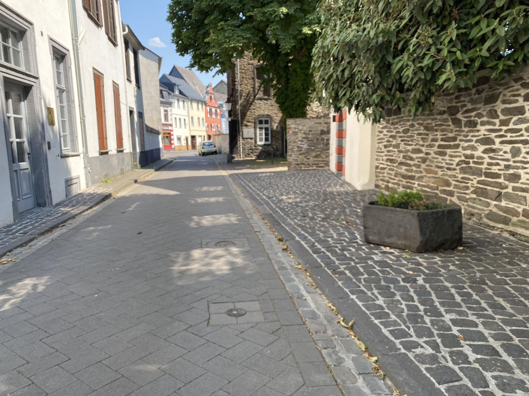 Street view near Alte Kanzlei Hotel Mayen-Koblenz, Andernach — © troher15 (CC BY-SA · Mapillary)