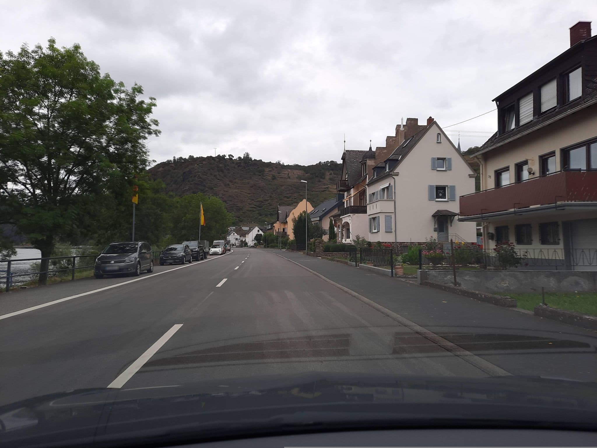 Street view near Landhaus Moselschön, Oberfell — © Lowiekse (CC BY-SA · Mapillary)