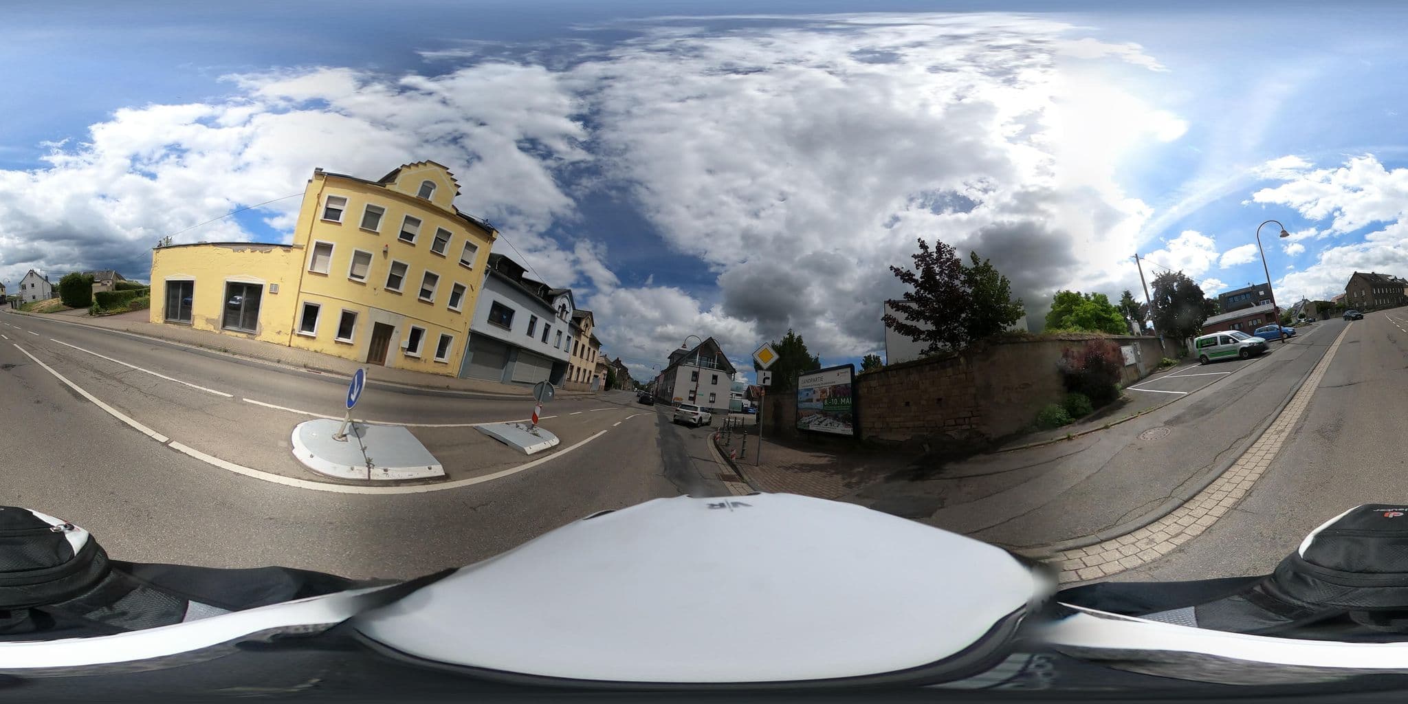 Street view near Hotel Zum Bacchuswirt, Kruft — © kalcaaro (CC BY-SA · Mapillary)