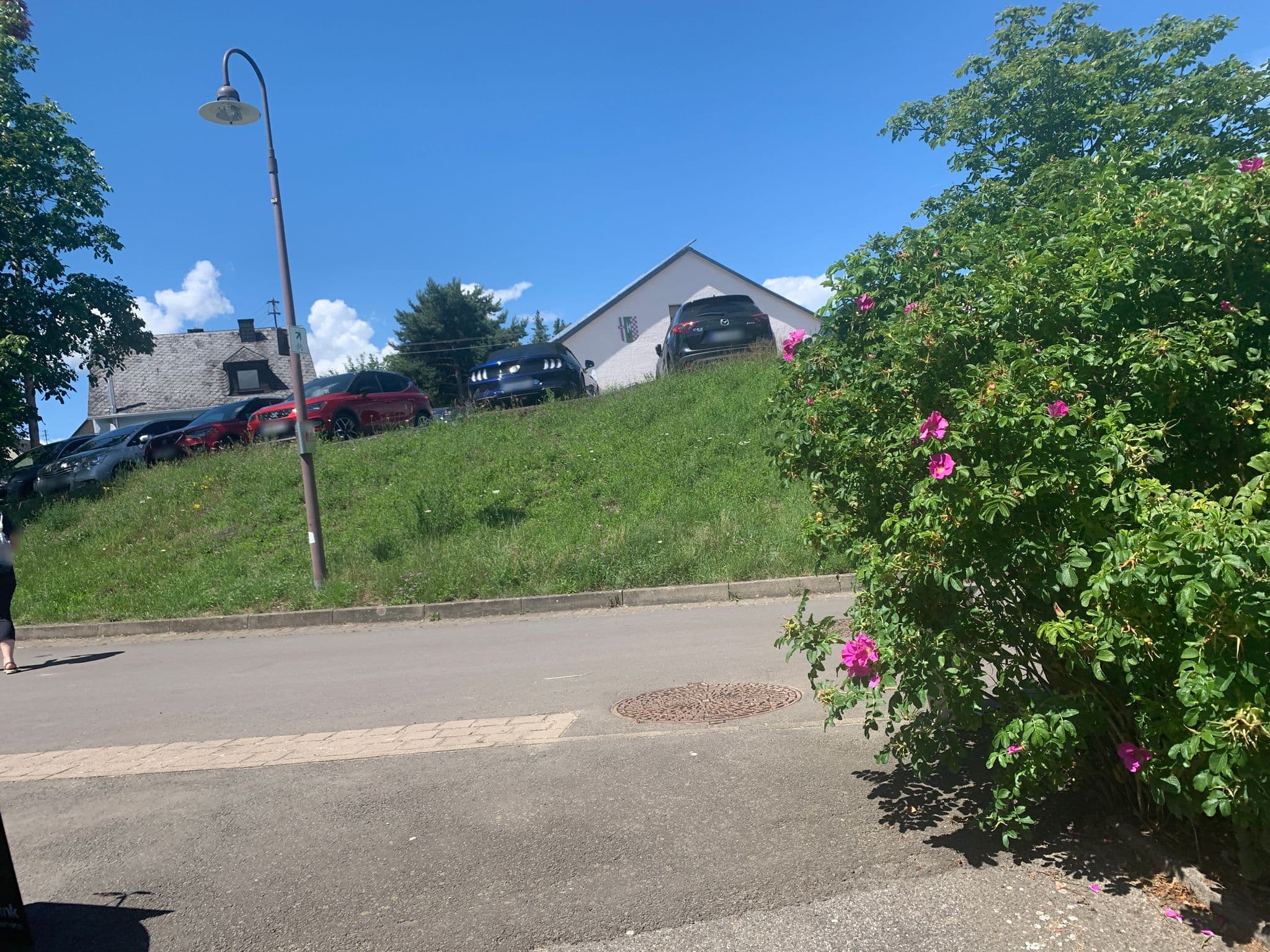 Street view near Gästehaus Sosberg Inh. Familie W. Schimpf, Mastershausen — © noel (CC BY-SA · Mapillary)