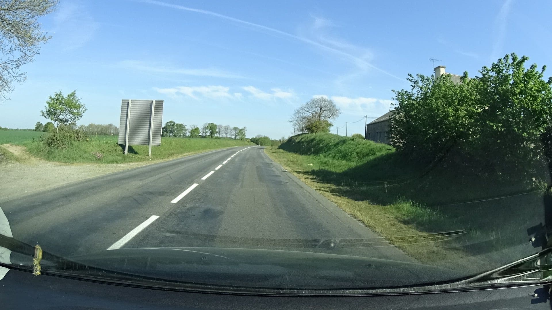 Street view near Domaine de Kervail, Quimperlé — © ljbouere (CC BY-SA · Mapillary)