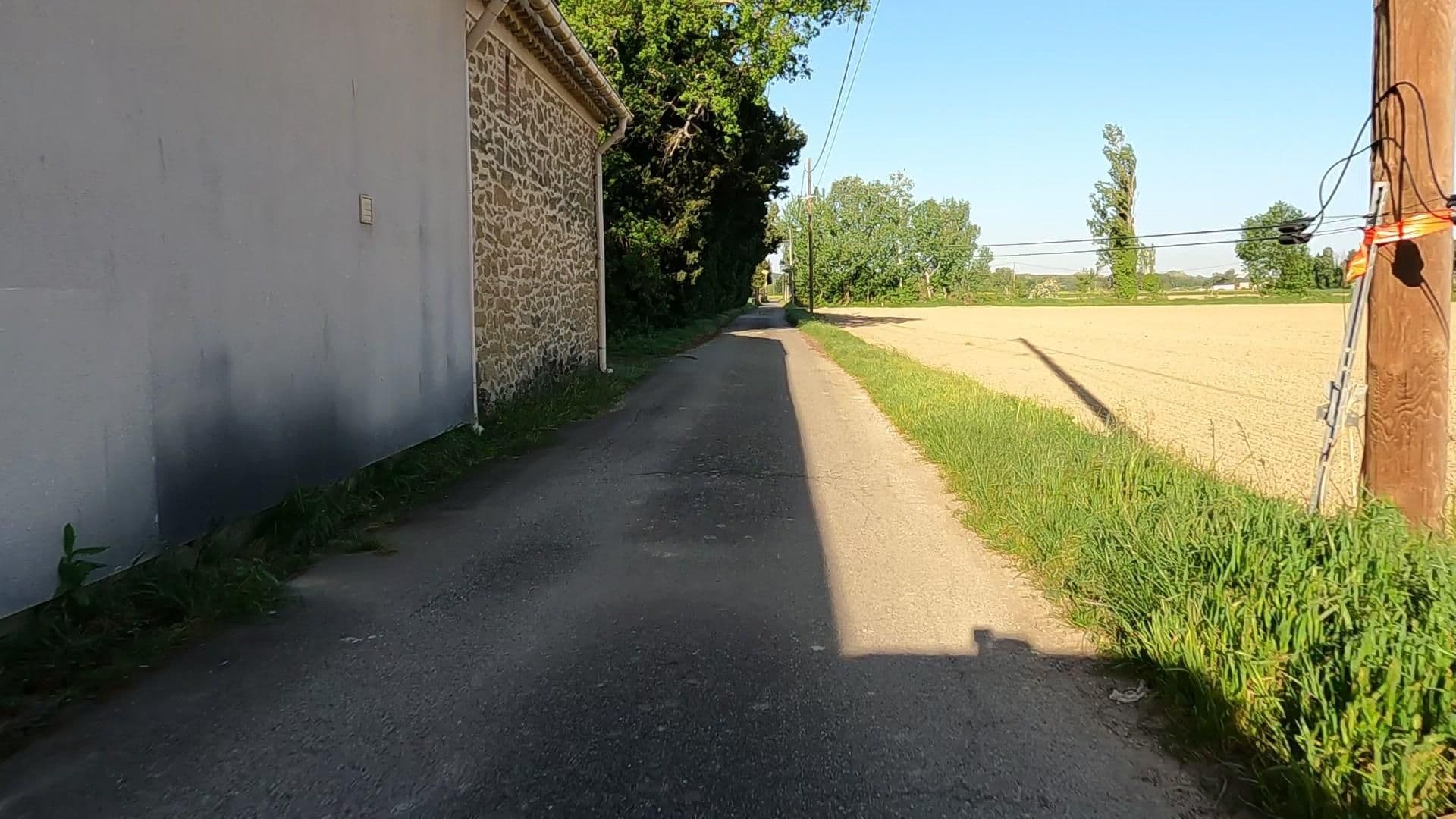Street view near Chambre d'hotes, Courthézon — © SIG_2-SORGUESDUCOMTAT (CC BY-SA · Mapillary)