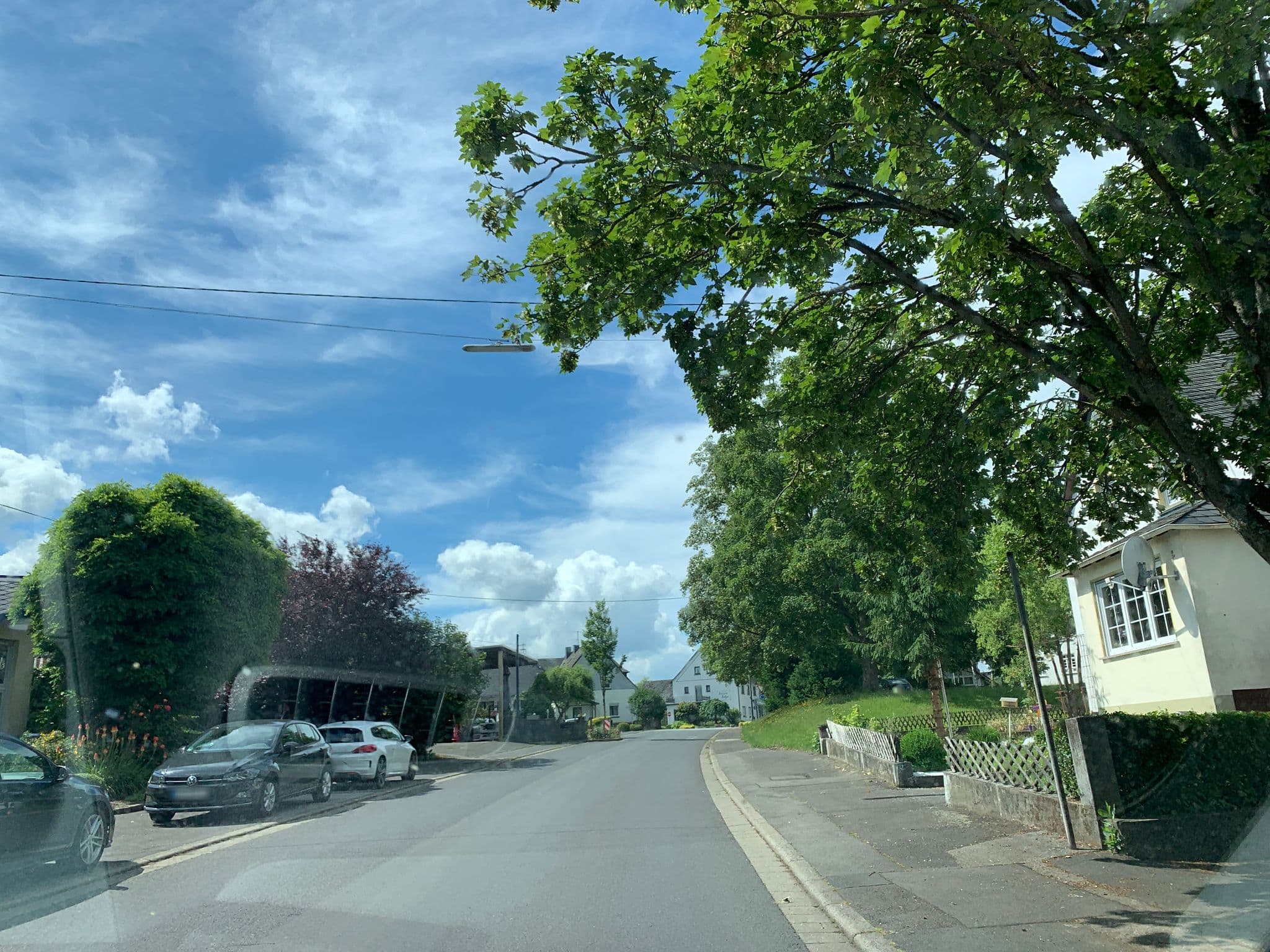 Street view near Dein Hunsrück Ferienhaus, Mastershausen — © noel (CC BY-SA · Mapillary)