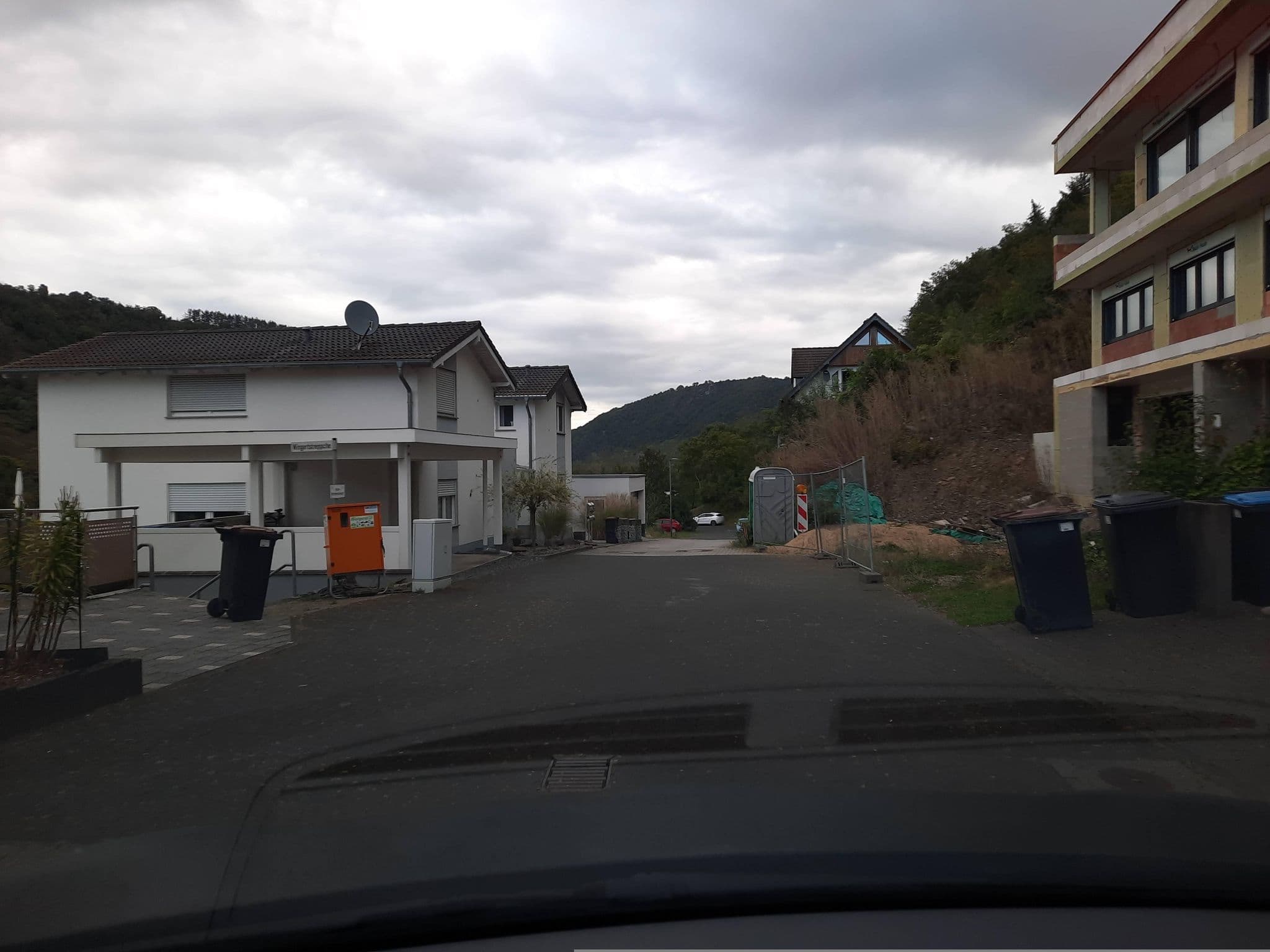 Street view near Ferienwohnungen Auszeit, Oberfell — © Lowiekse (CC BY-SA · Mapillary)