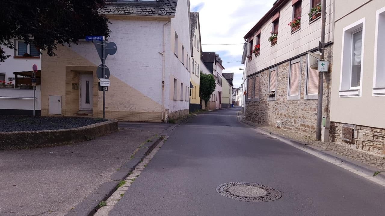 Street view near Ferienwohnungen Löhr, Urbar — © changchun1 (CC BY-SA · Mapillary)