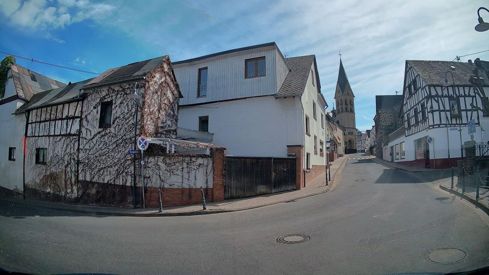 Street view near Bengel's Hotel Und Restaurant "Zur Krone", Mülheim-Kärlich — © kalcaaro (CC BY-SA · Mapillary)