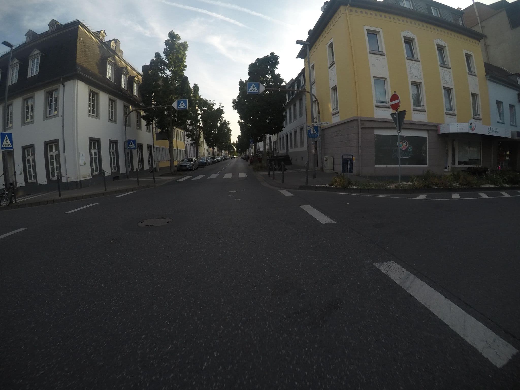 Street view near Ferienwohnung-vis-a-vis Bluemchen-Hotel, Neuwied — © mfa (CC BY-SA · Mapillary)