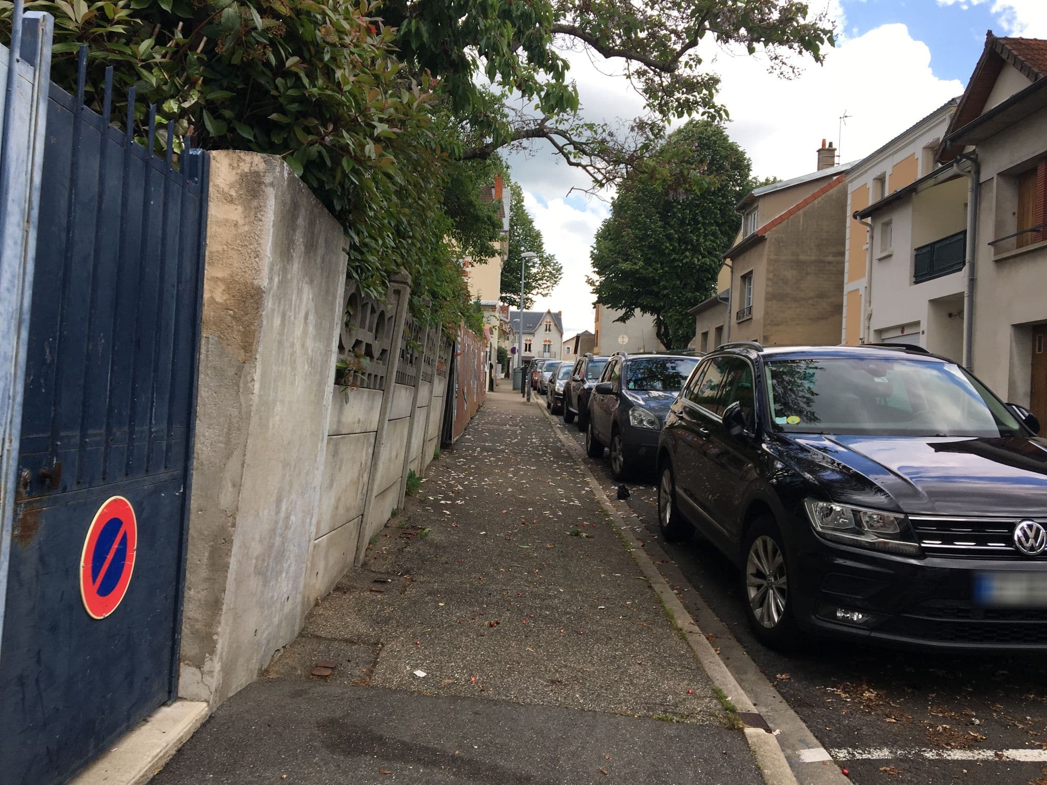 Street view near L'Escale Vichy, Vichy — © zimmy (CC BY-SA · Mapillary)