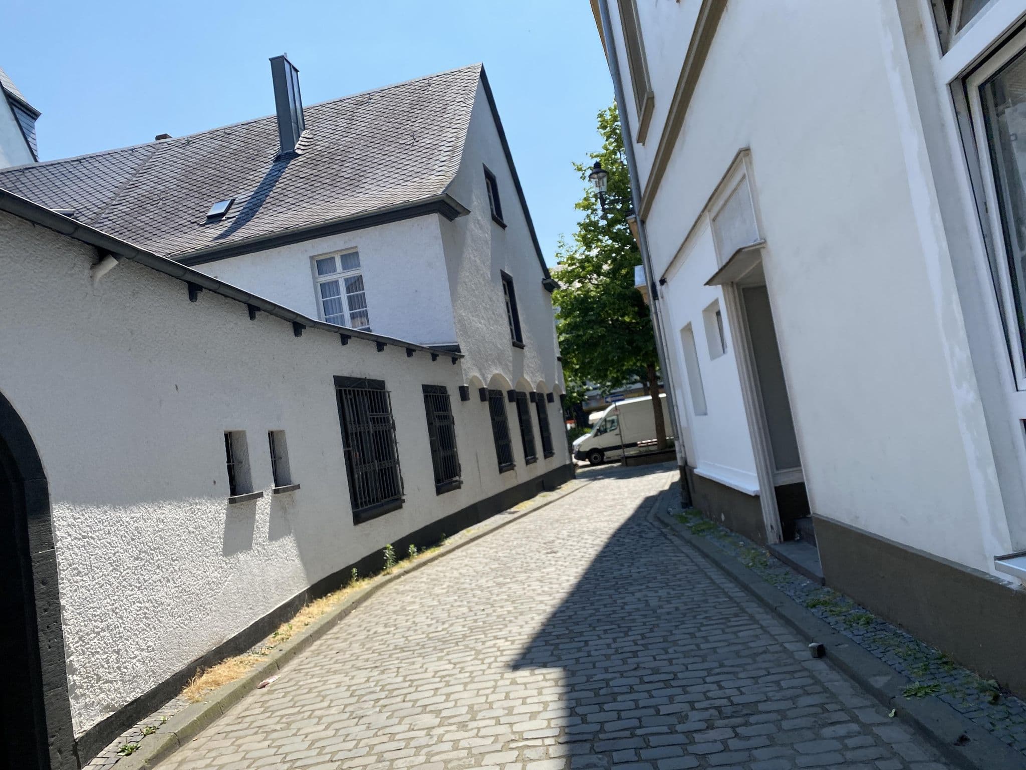 Street view near Stammbaum Hotel und Gaststätte, Andernach — © troher15 (CC BY-SA · Mapillary)