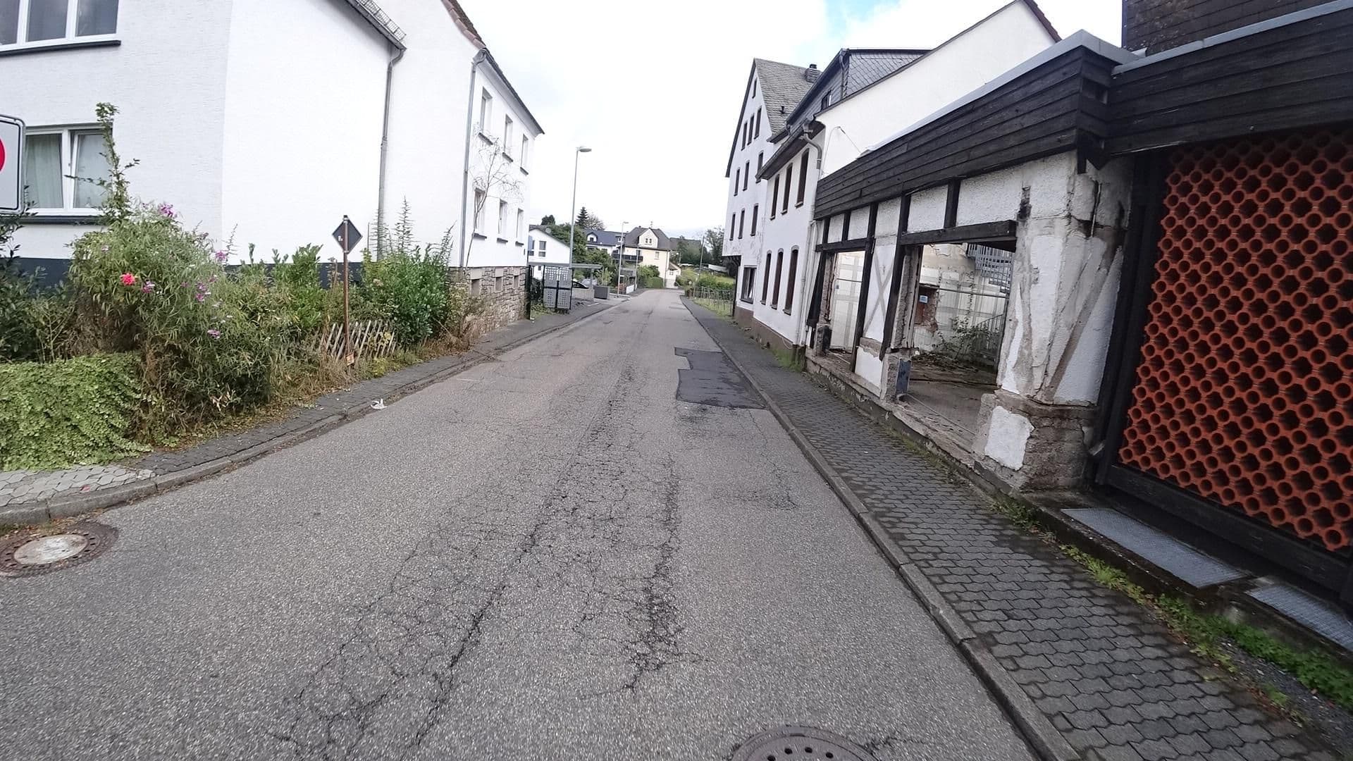 Street view near Wäller Art GmbH, Urbach-Überdorf — © slp_gho (CC BY-SA · Mapillary)