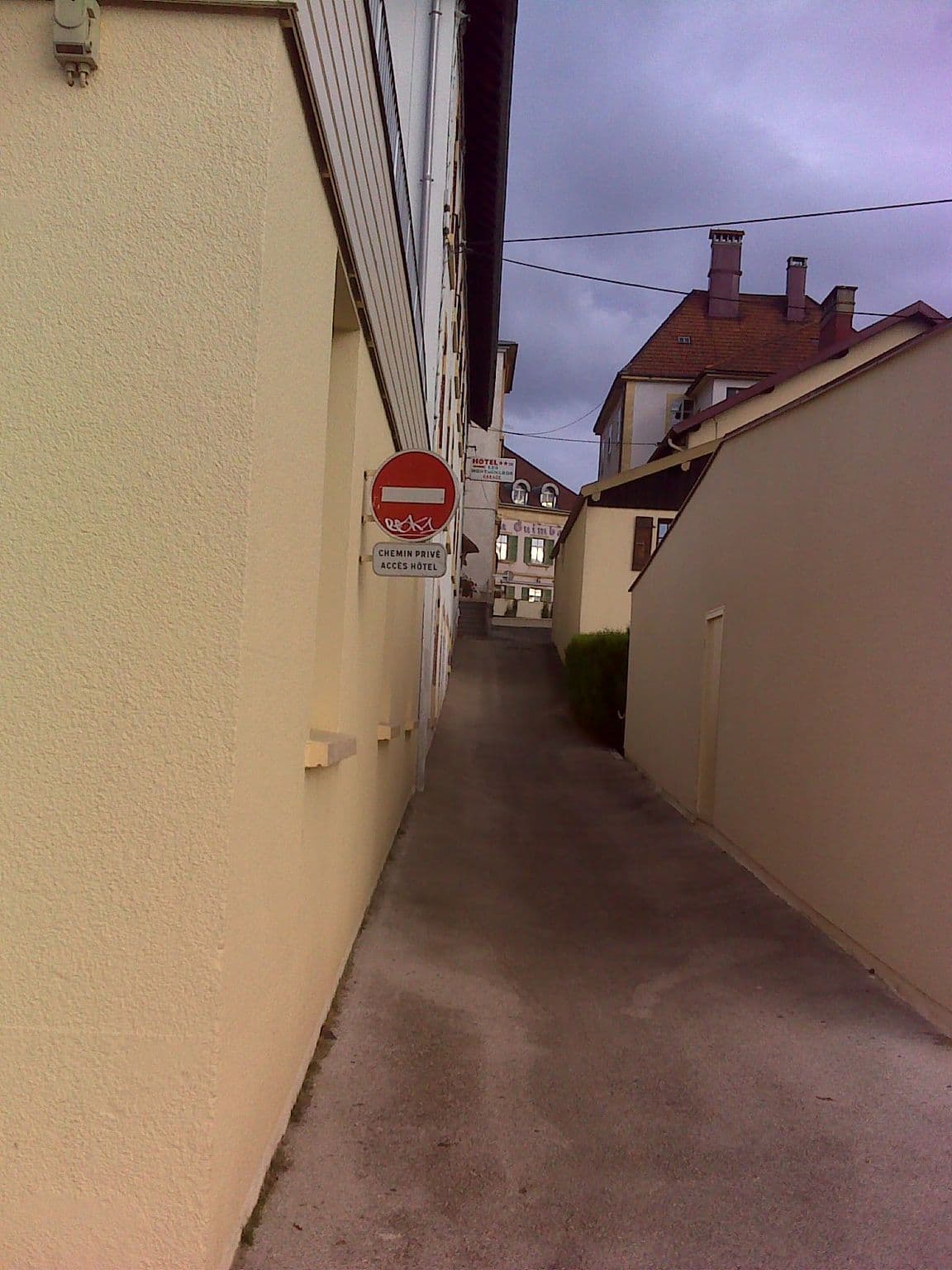 Street view near Hotels les Montagnards, Morteau — © bernardvoyageur (CC BY-SA · Mapillary)