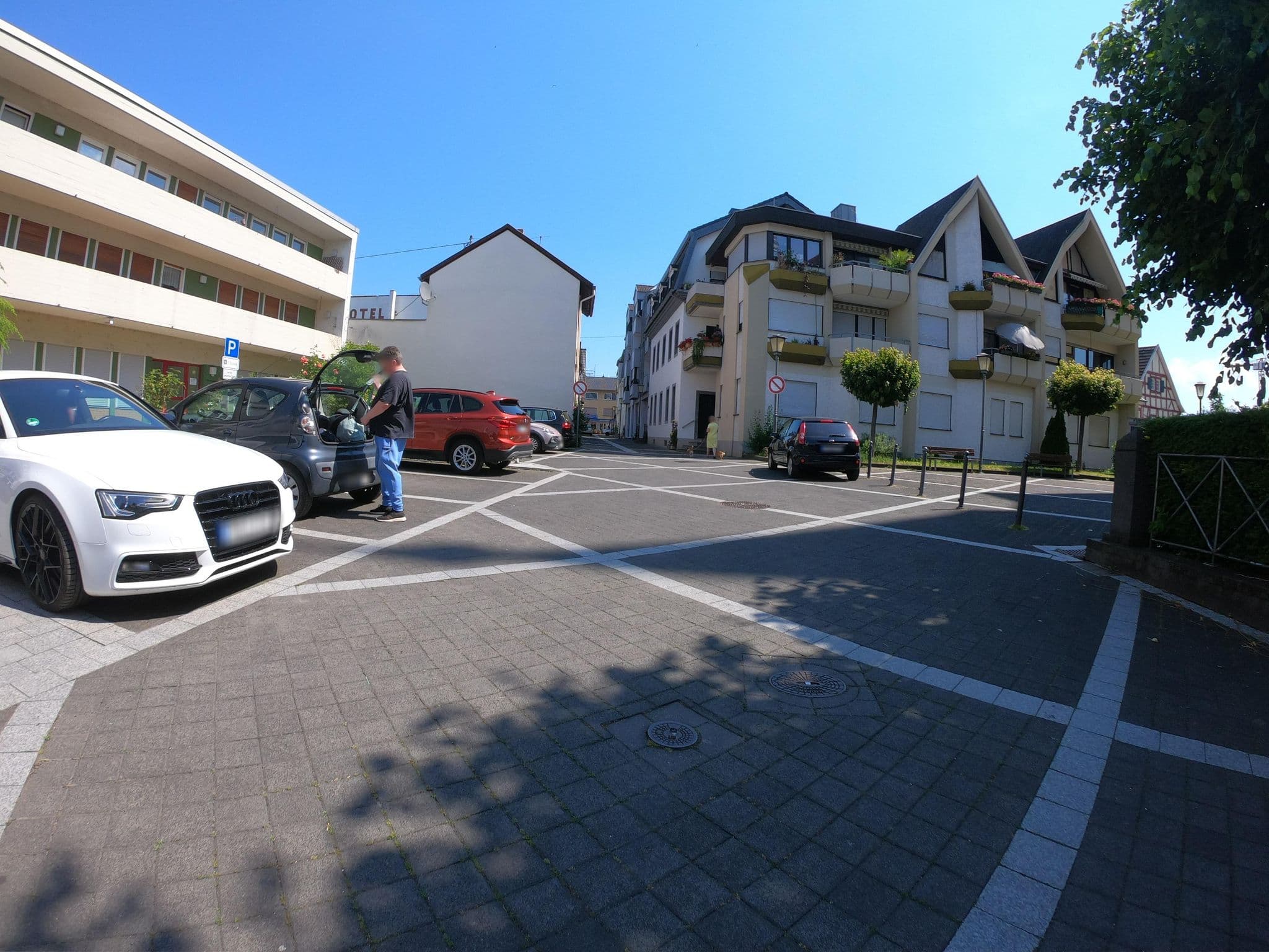 Street view near Elbern Karl Josef, Bad Hönningen — © bernd1960 (CC BY-SA · Mapillary)