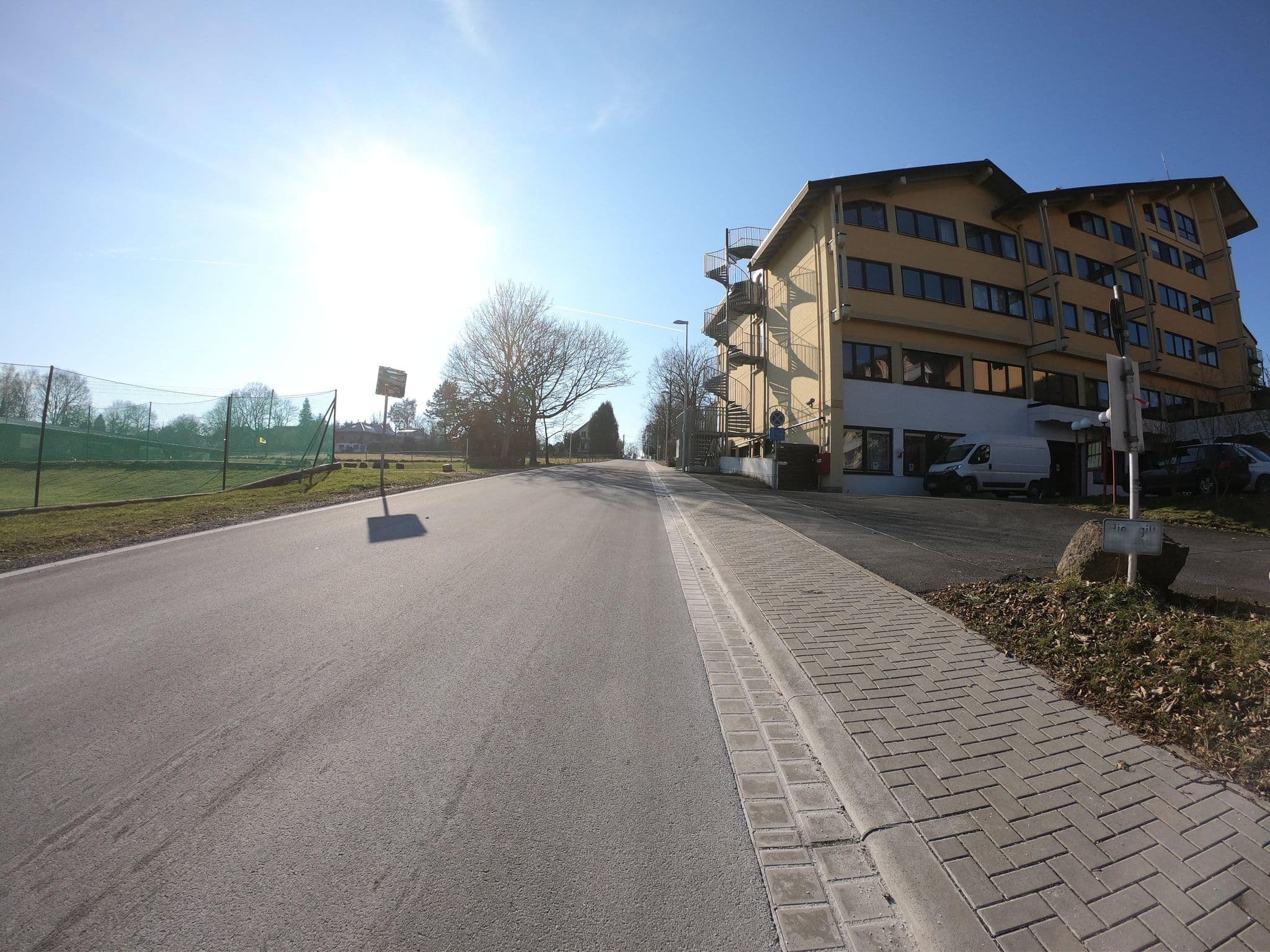 Street view near Dorint Golf & Spa Windhagen/Siebengebirge, Frohnen — © bernd1960 (CC BY-SA · Mapillary)