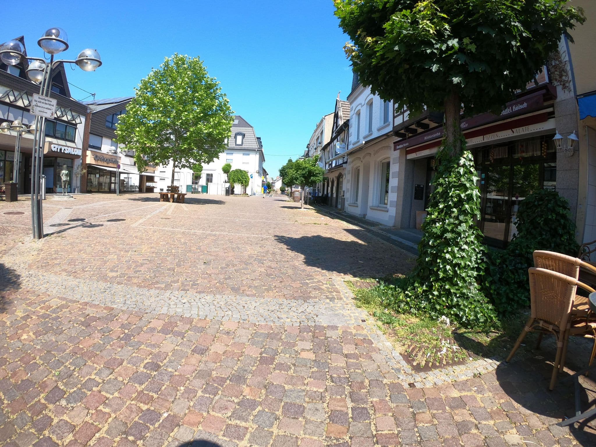 Street view near Hotel Valentino, Bad Hönningen — © bernd1960 (CC BY-SA · Mapillary)