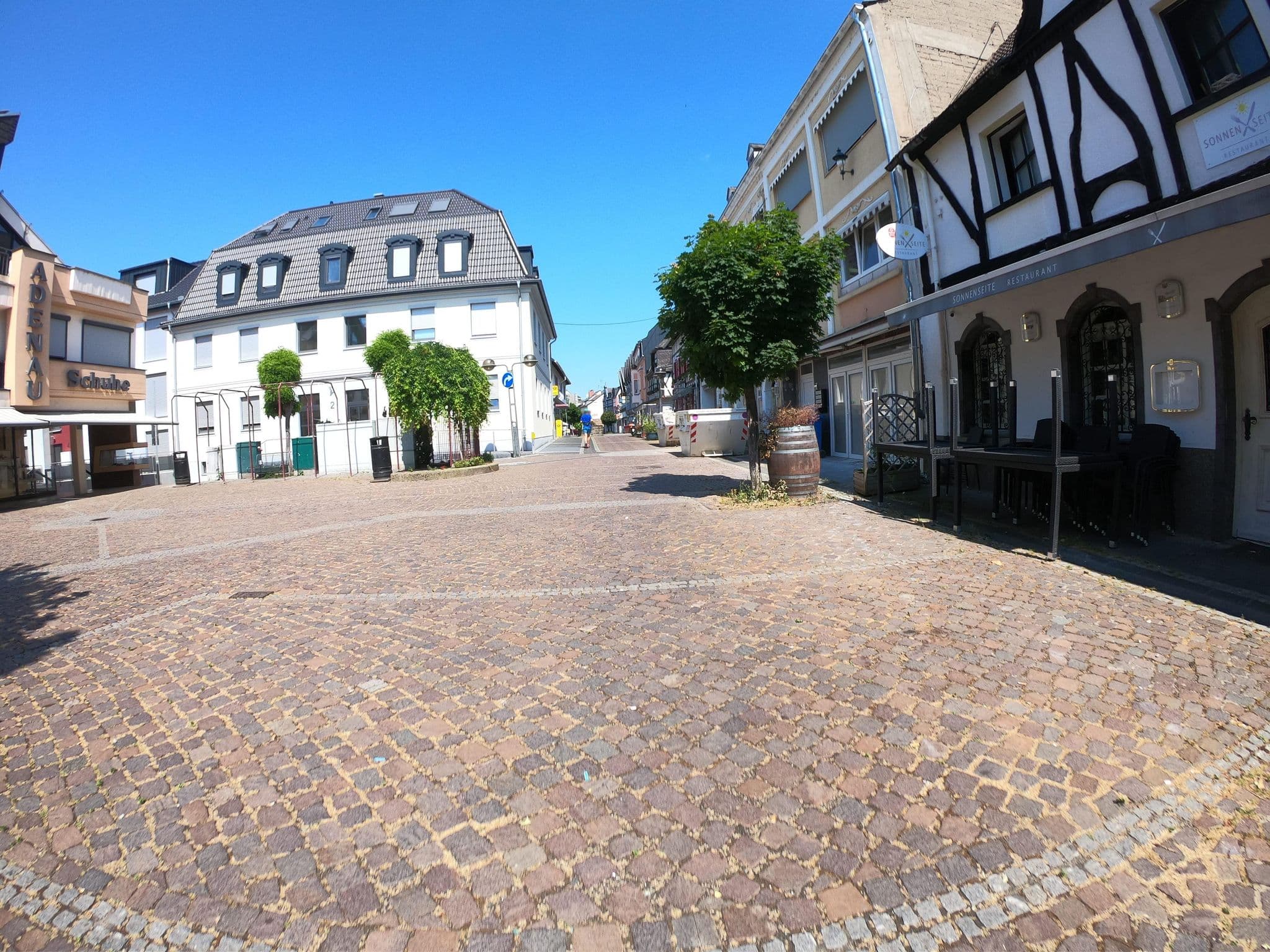 Street view near Rüssel, Bad Hönningen — © bernd1960 (CC BY-SA · Mapillary)