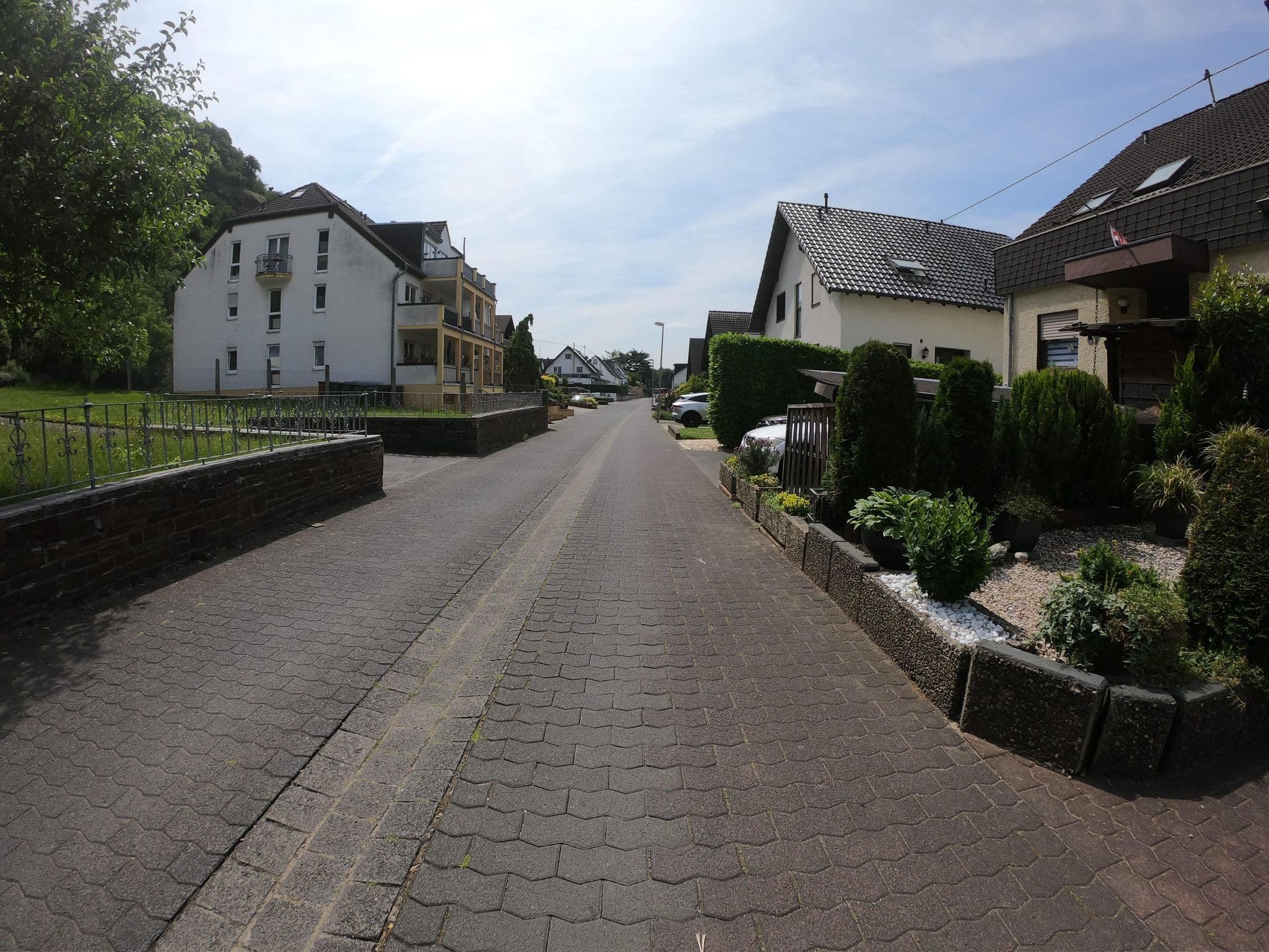 Street view near Ferienwohnung Rheinperle, Bad Hönningen — © bernd1960 (CC BY-SA · Mapillary)