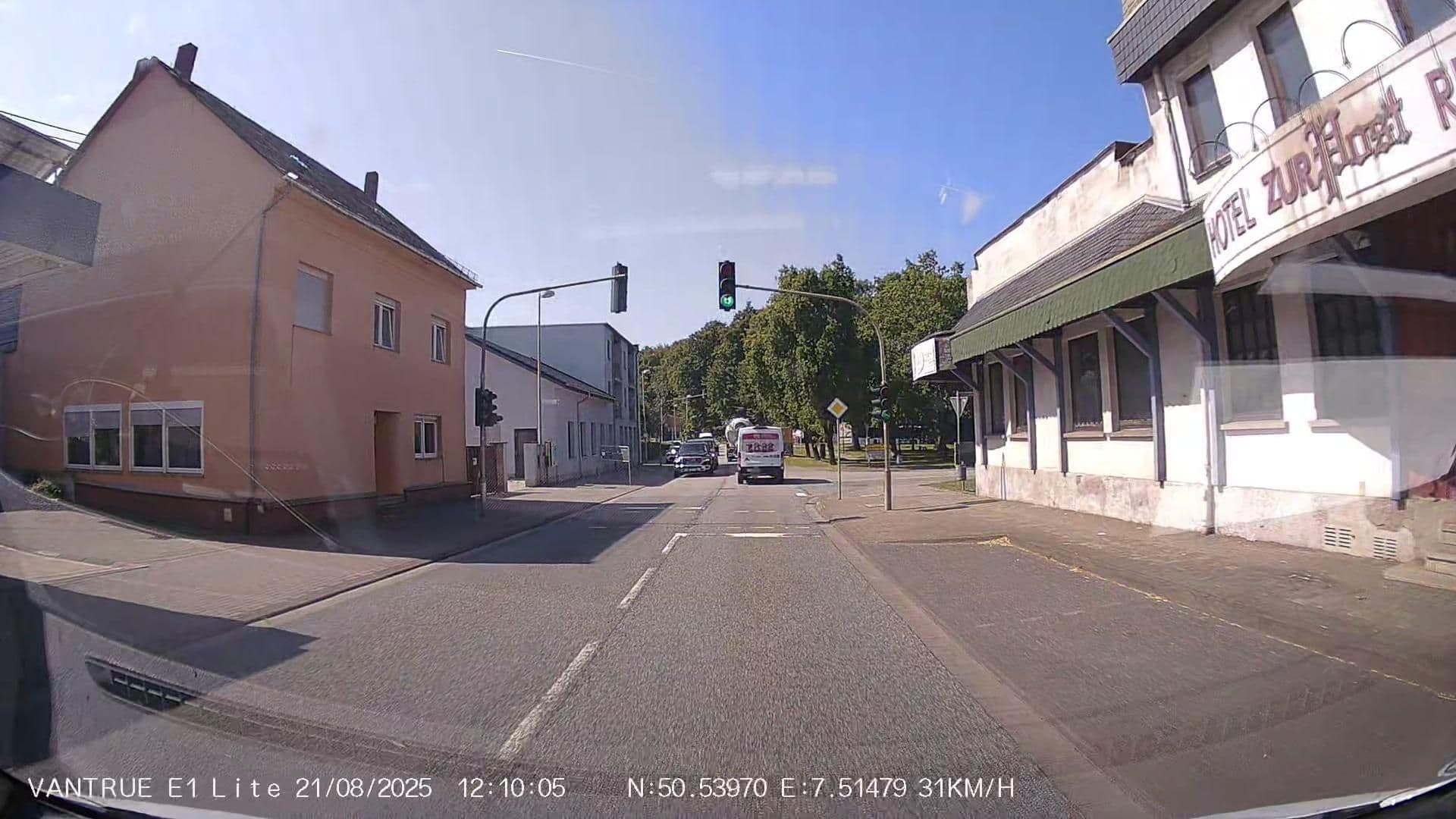 Street view near Hotel zur Post, Bonefeld — © Hightower- (CC BY-SA · Mapillary)