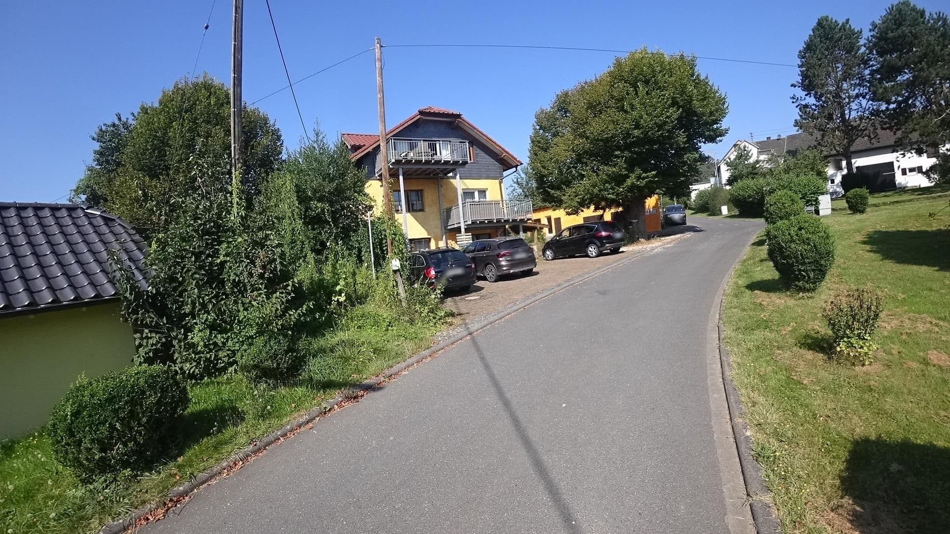 Street view near Lindenhof-Bergenhausen, Altenkirchen — © michellefritz (CC BY-SA · Mapillary)