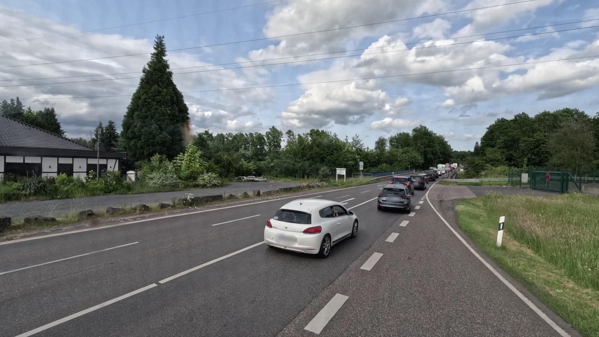 Street view near Domblick Inh. Anja Navel, Windhagen — © bct (CC BY-SA · Mapillary)