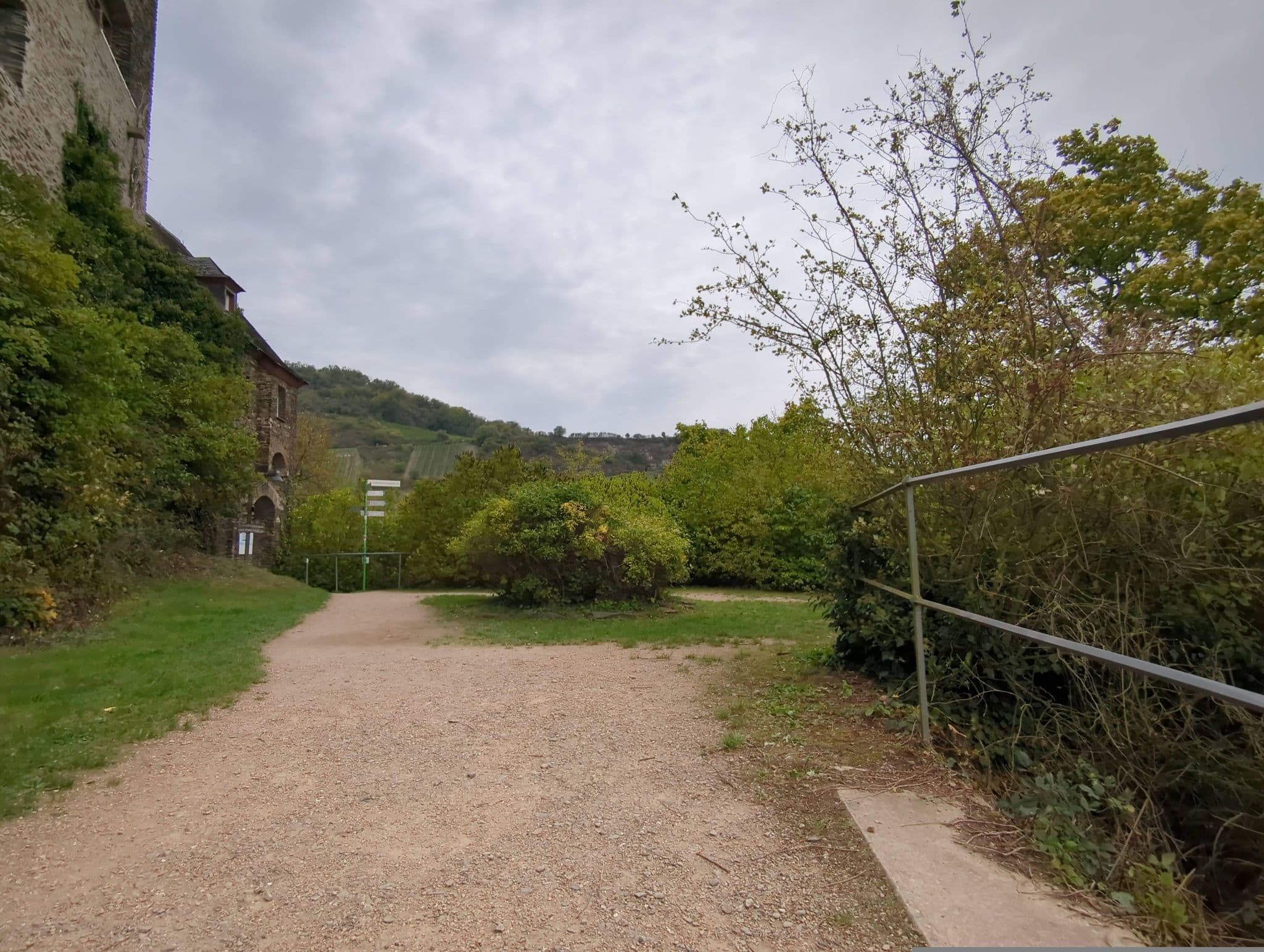 Street view near Stahleck Hostel, Bacharach — © miguel_andrade (CC BY-SA · Mapillary)