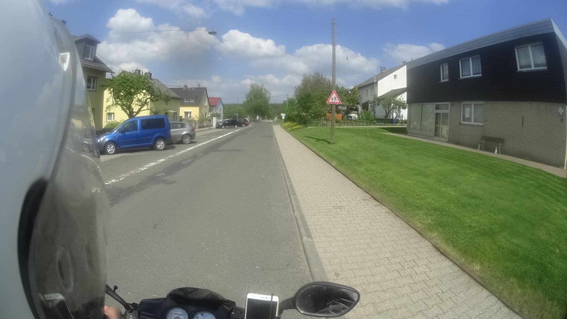 Street view near Oswald Kaiser, Schlangenbad — © wambacher (CC BY-SA · Mapillary)