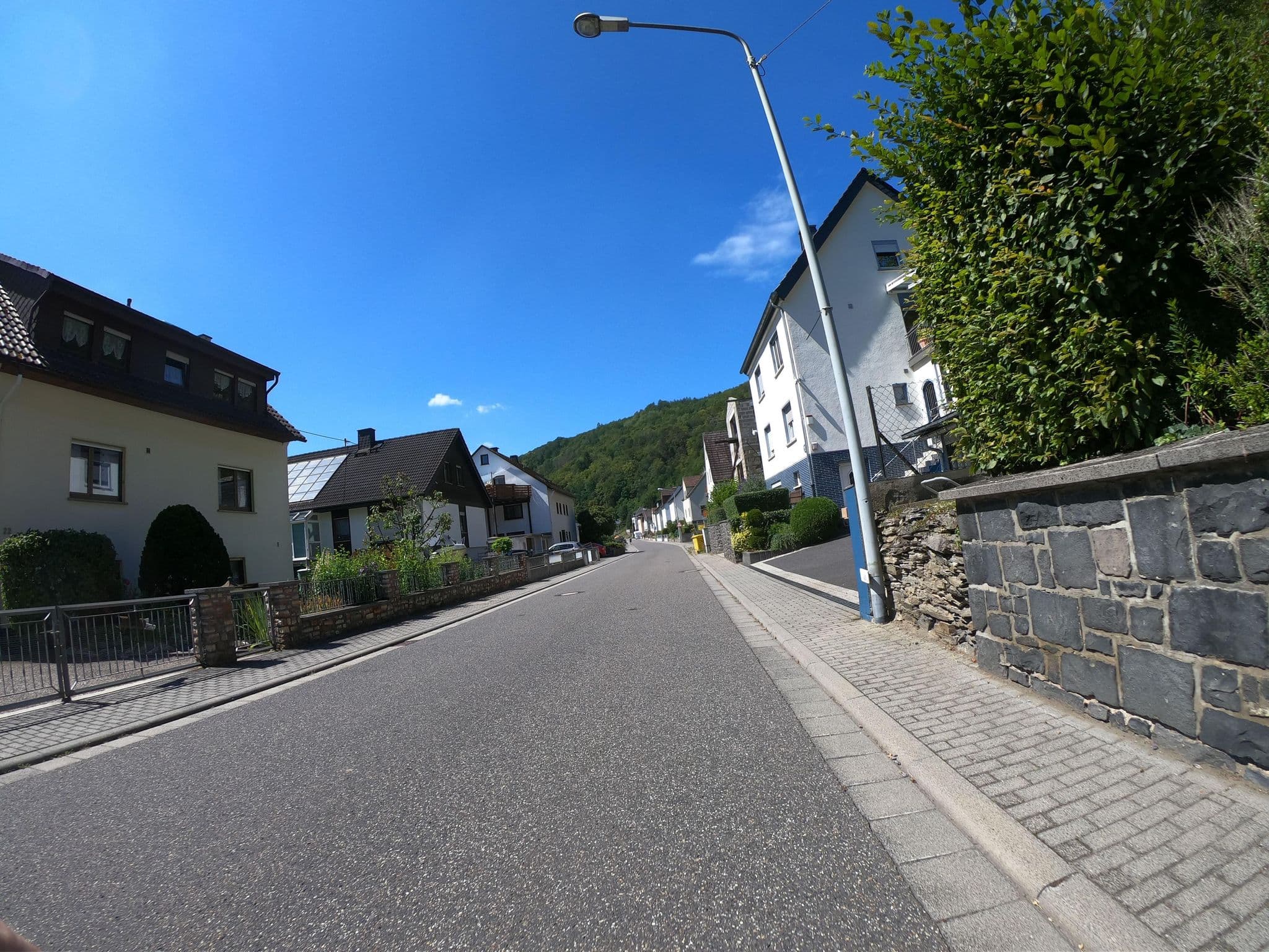 Street view near Ferienwohnung Geilnau, Holzappel — © grinninghamster (CC BY-SA · Mapillary)