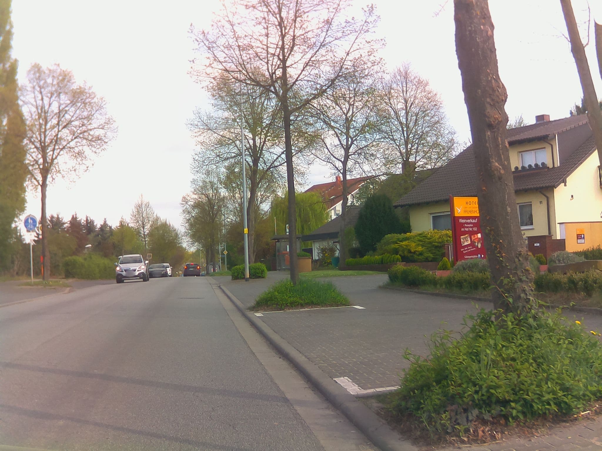 Street view near HOTEL Wein- und Gästehaus FALKENHOF, Osthofen — © ramap (CC BY-SA · Mapillary)