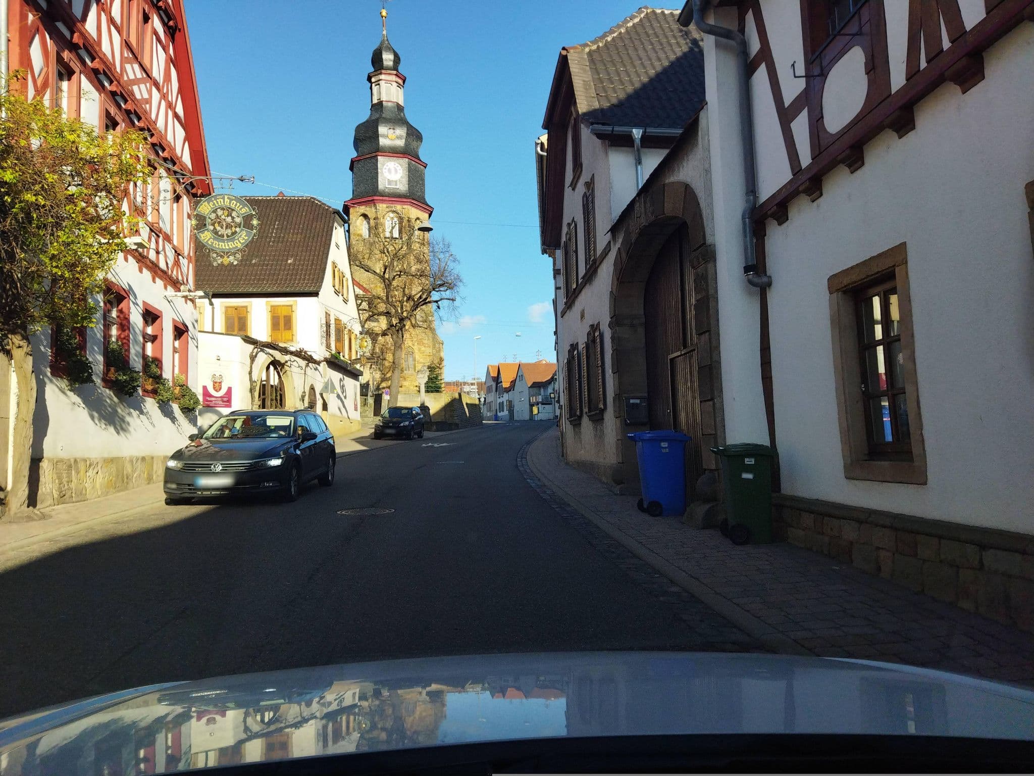 Street view near Weinkastell "Zum Weißen Ross", Kallstadt — © changchun1 (CC BY-SA · Mapillary)