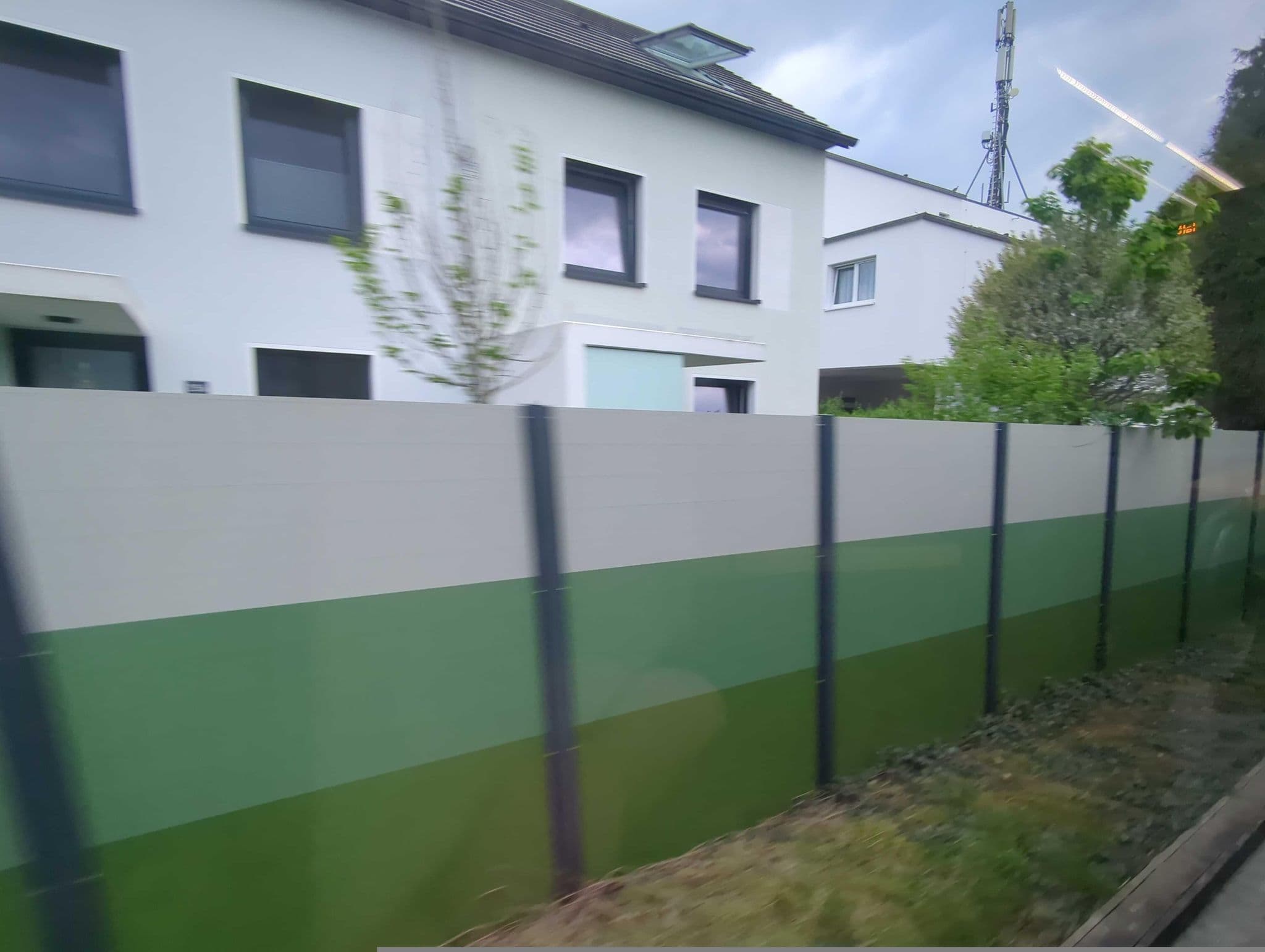 Street view near Pfeddersheimer hof, Offstein — © miguel_andrade (CC BY-SA · Mapillary)