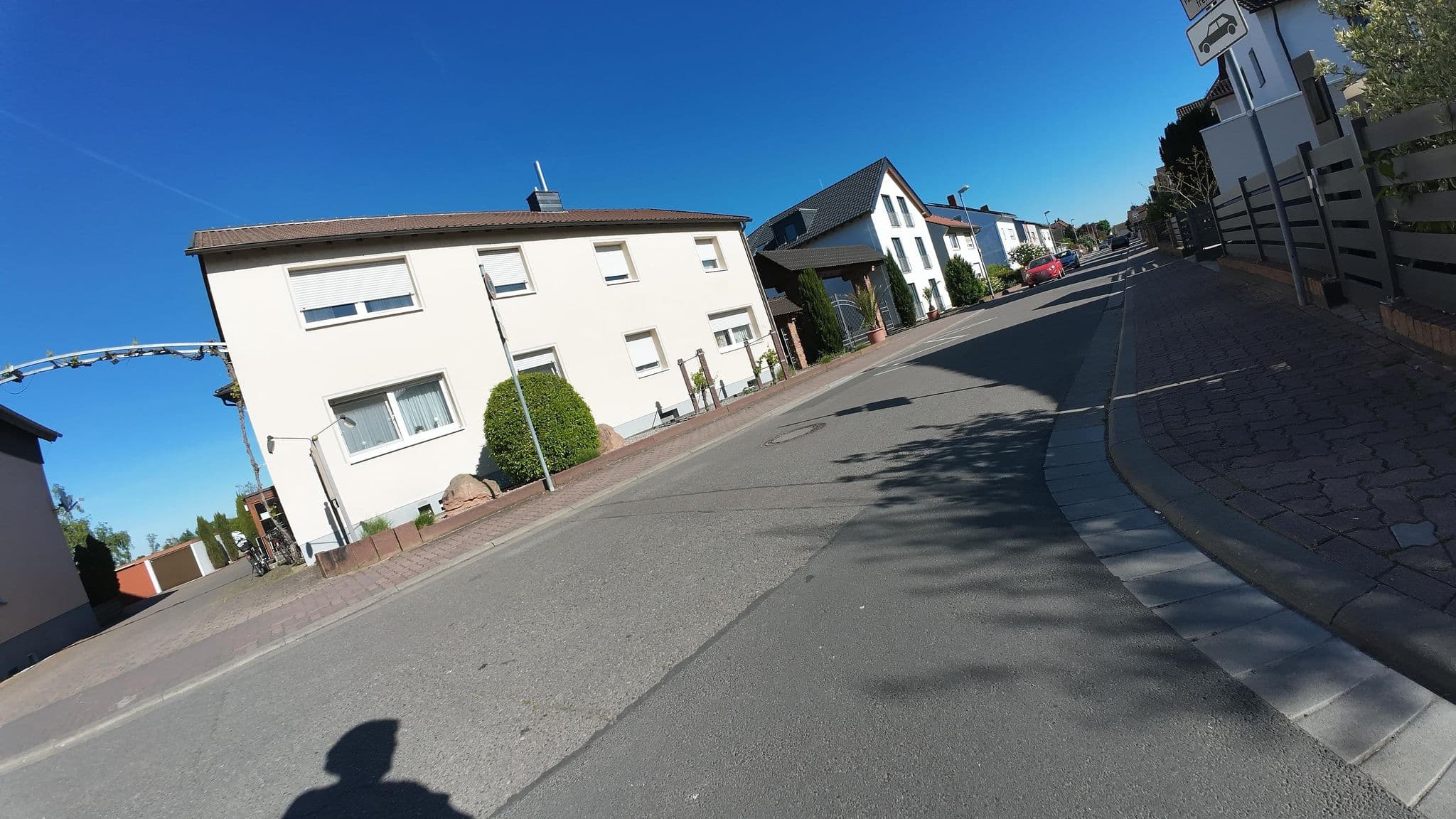 Street view near Hopp Hartmut Weinstube und Gästezimmer, Heßheim — © teddy73 (CC BY-SA · Mapillary)