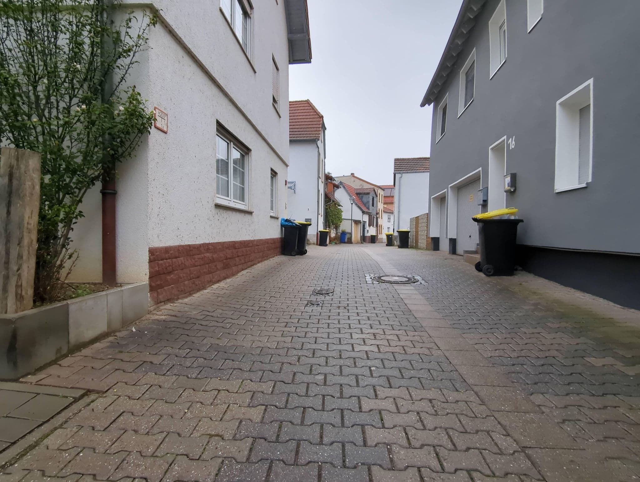 Street view near Gästehaus Steinmühle, Osthofen — © miguel_andrade (CC BY-SA · Mapillary)