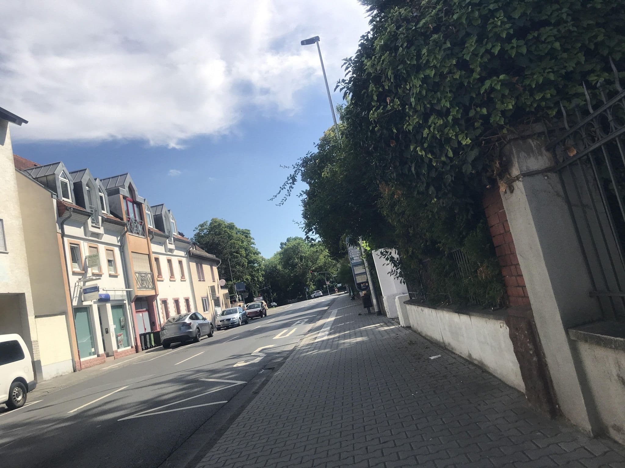 Street view near VILLA 22 - Atelier-Gästehaus, Ginsheim-Gustavsburg — © miguel_andrade (CC BY-SA · Mapillary)