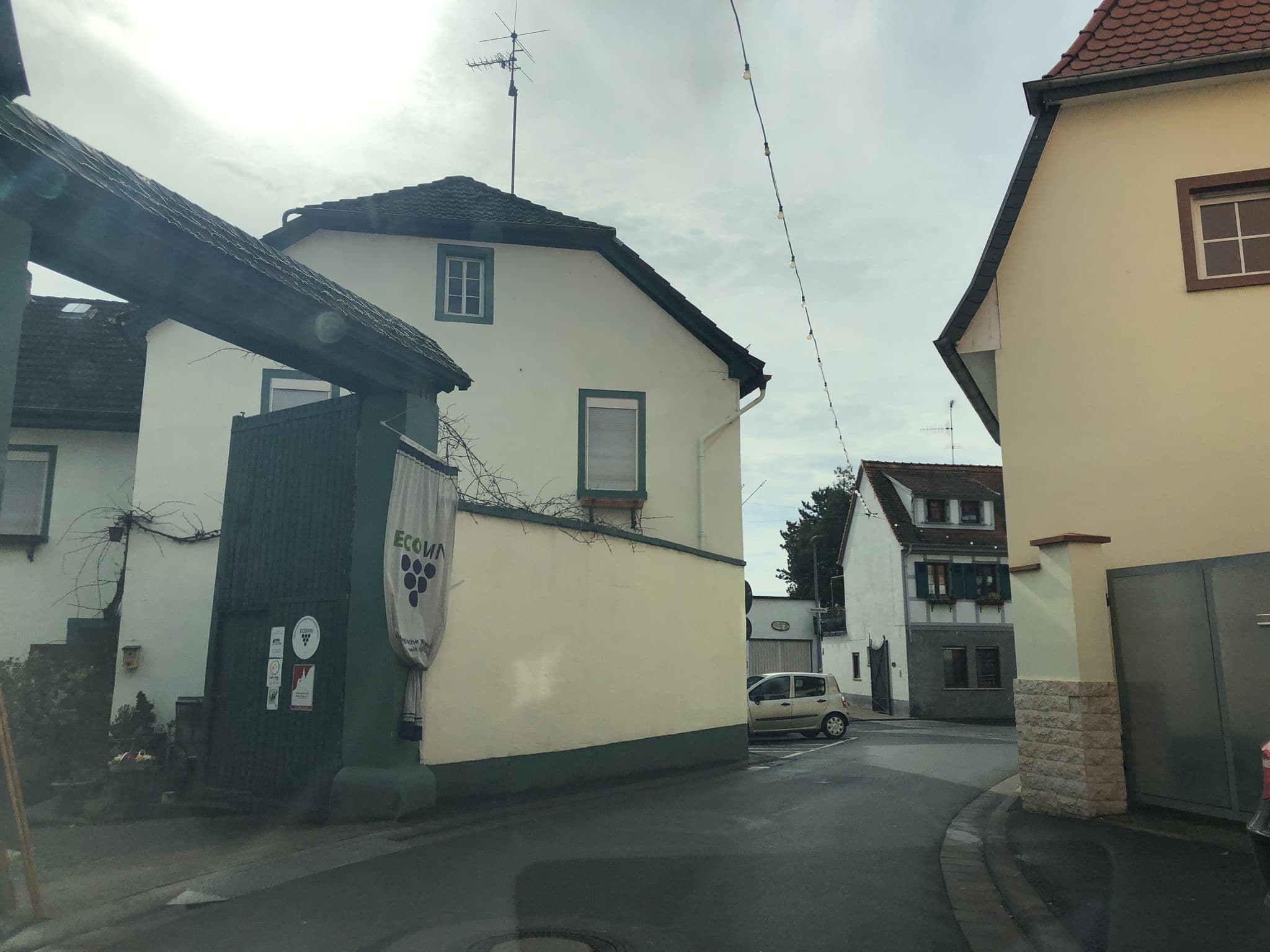 Street view near Weingut Kopp - Sternenfelserhof, Nierstein — © chuck (CC BY-SA · Mapillary)