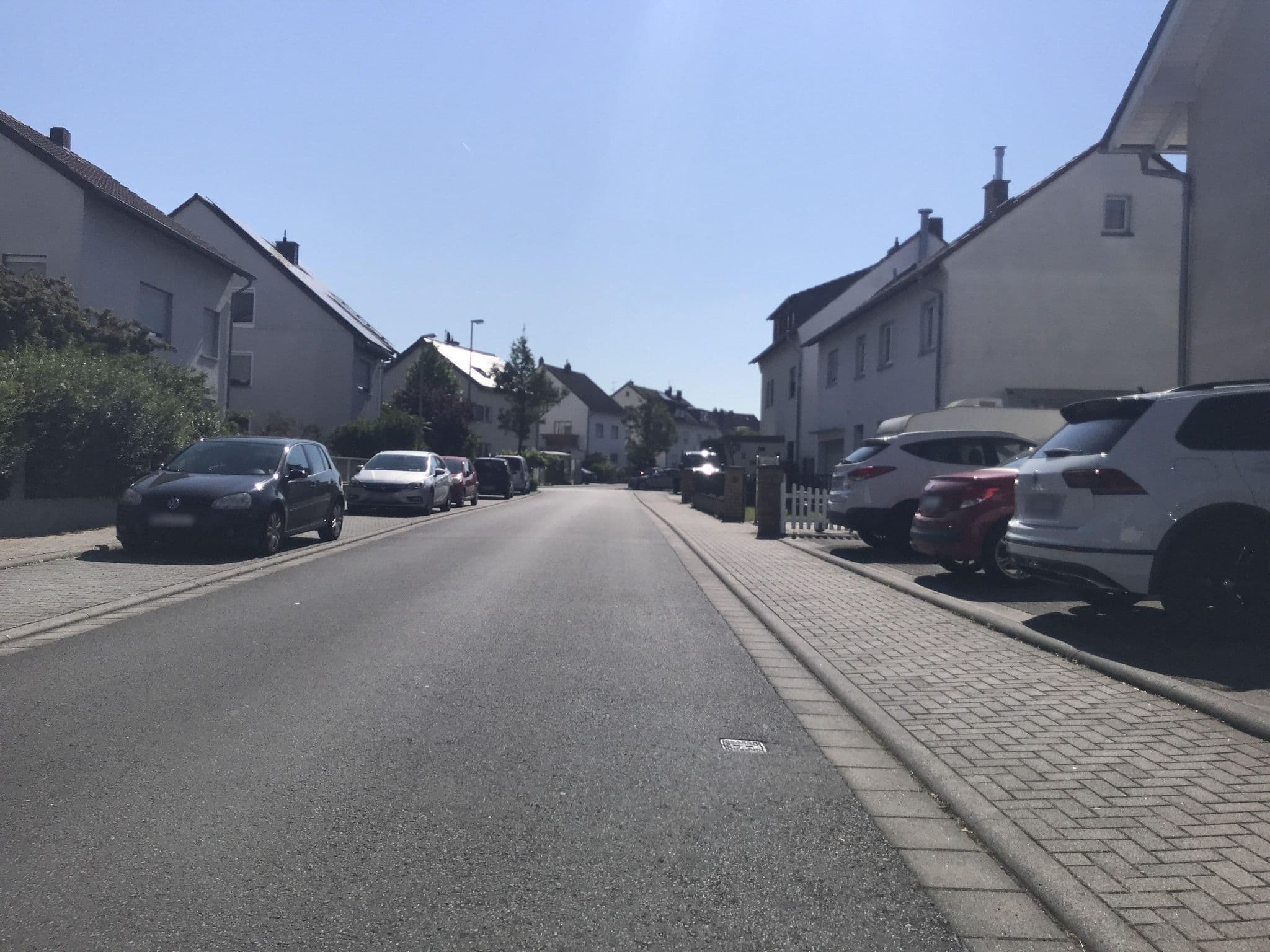 Street view near Jung, Sung Silk, Hochheim am Main — © miguel_andrade (CC BY-SA · Mapillary)