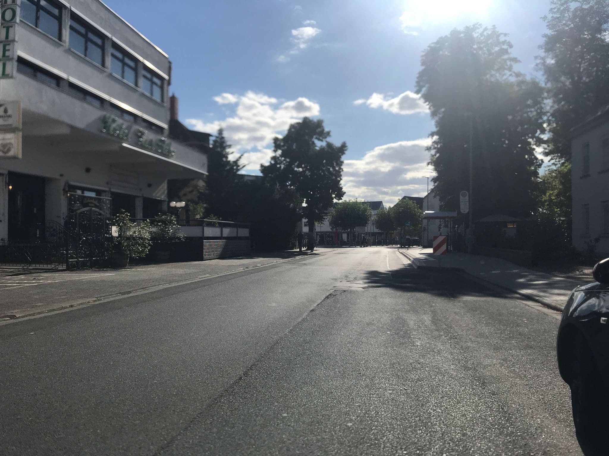 Street view near Hotel zur Rebe, Hochheim am Main — © miguel_andrade (CC BY-SA · Mapillary)