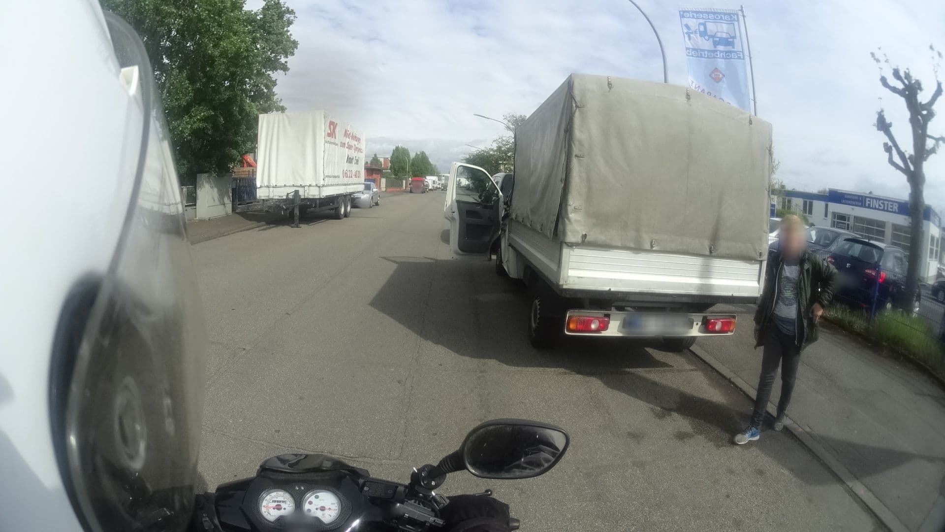 Street view near DEIN FETISCHHAUS - BDSM Apartment, Schierstein — © wambacher (CC BY-SA · Mapillary)