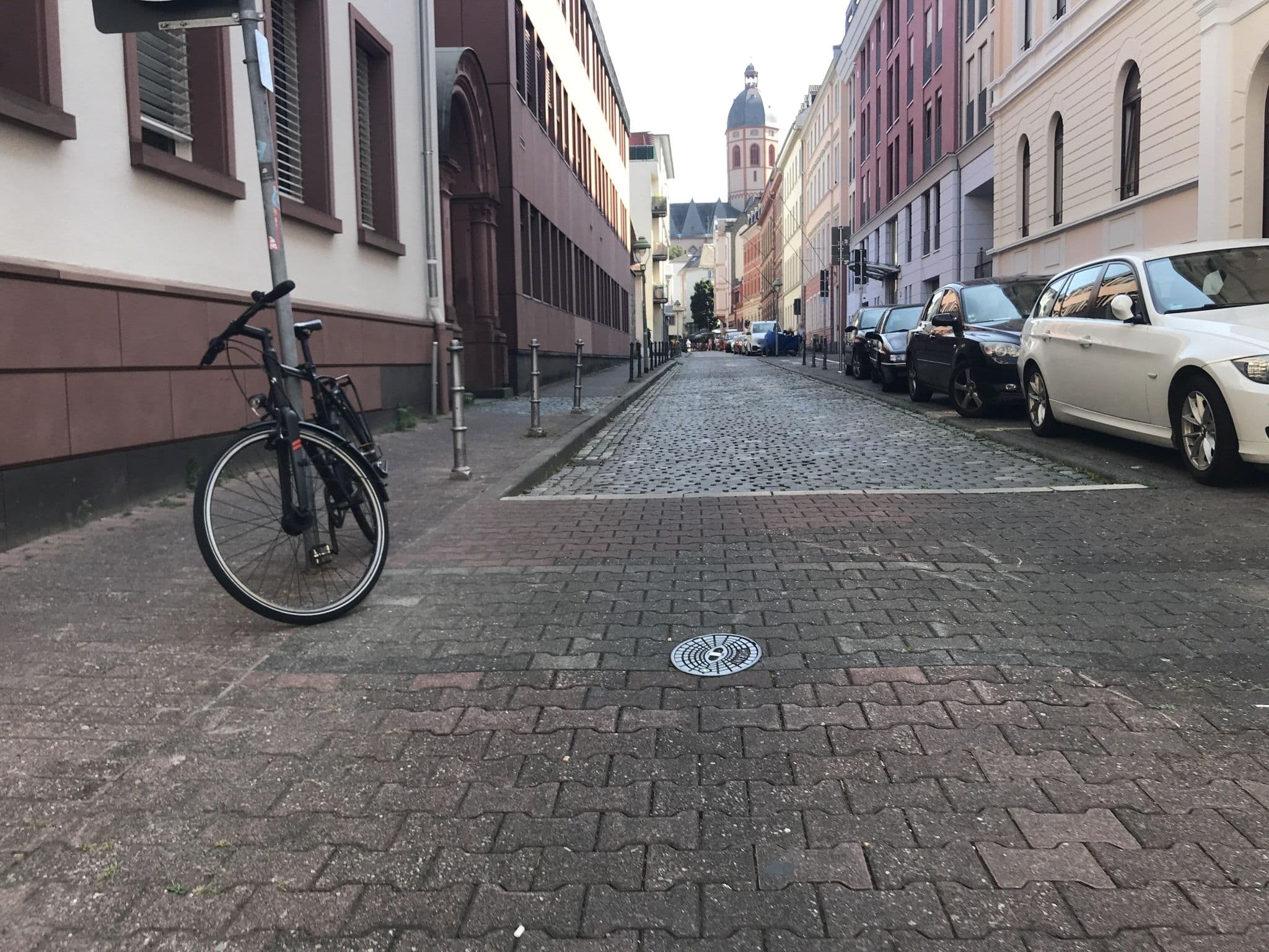 Street view near City Boardinghouse, Kastel — © miguel_andrade (CC BY-SA · Mapillary)