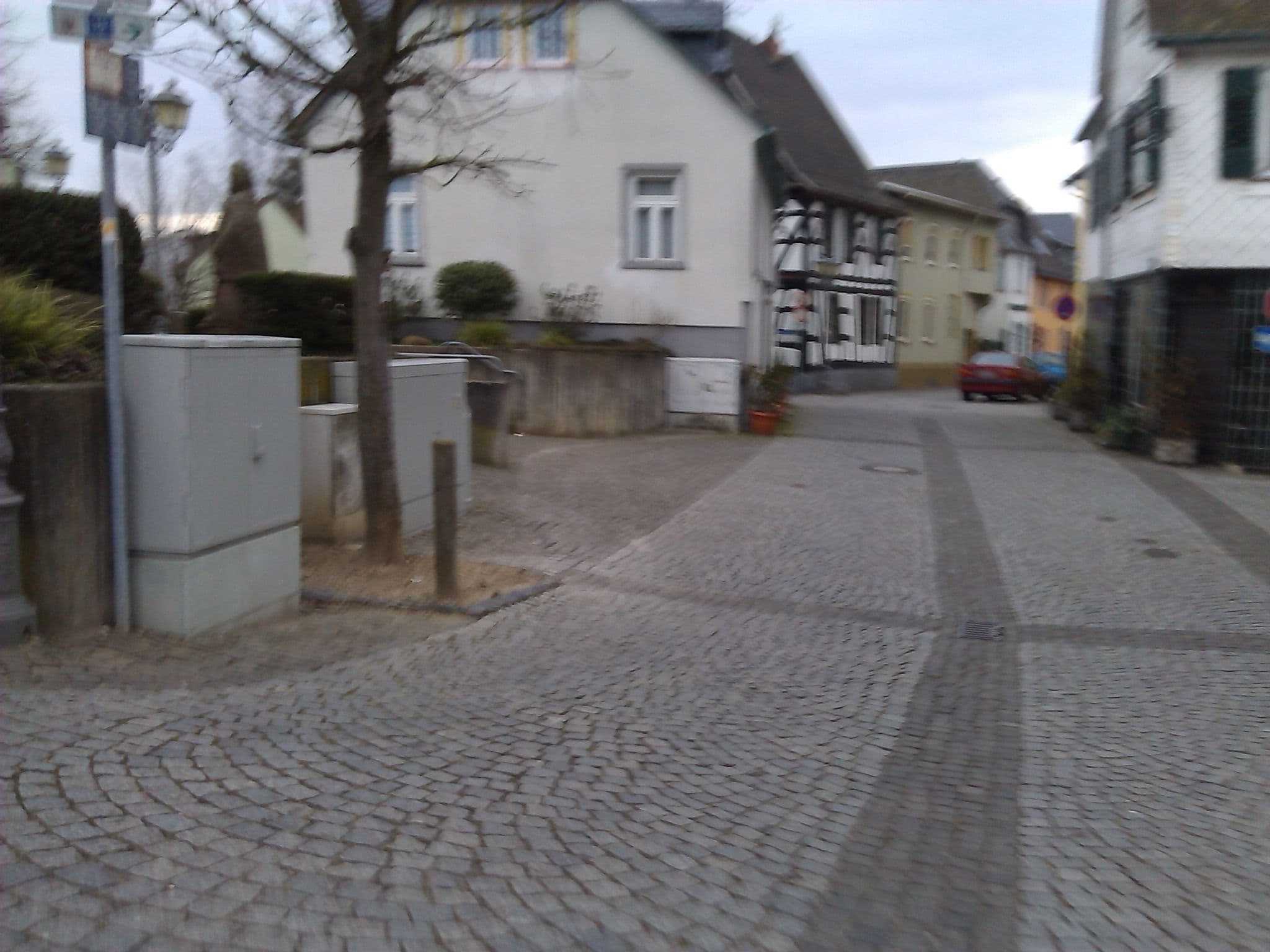 Street view near Alt Walluf Hotel- und Gaststätten GmbH, Walluf — © changchun1 (CC BY-SA · Mapillary)