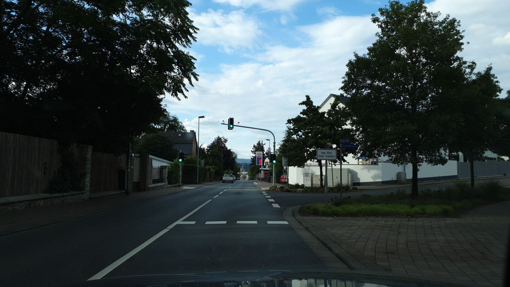 Street view near MonteurzimmerGuru.de, Budenheim — © b166er (CC BY-SA · Mapillary)
