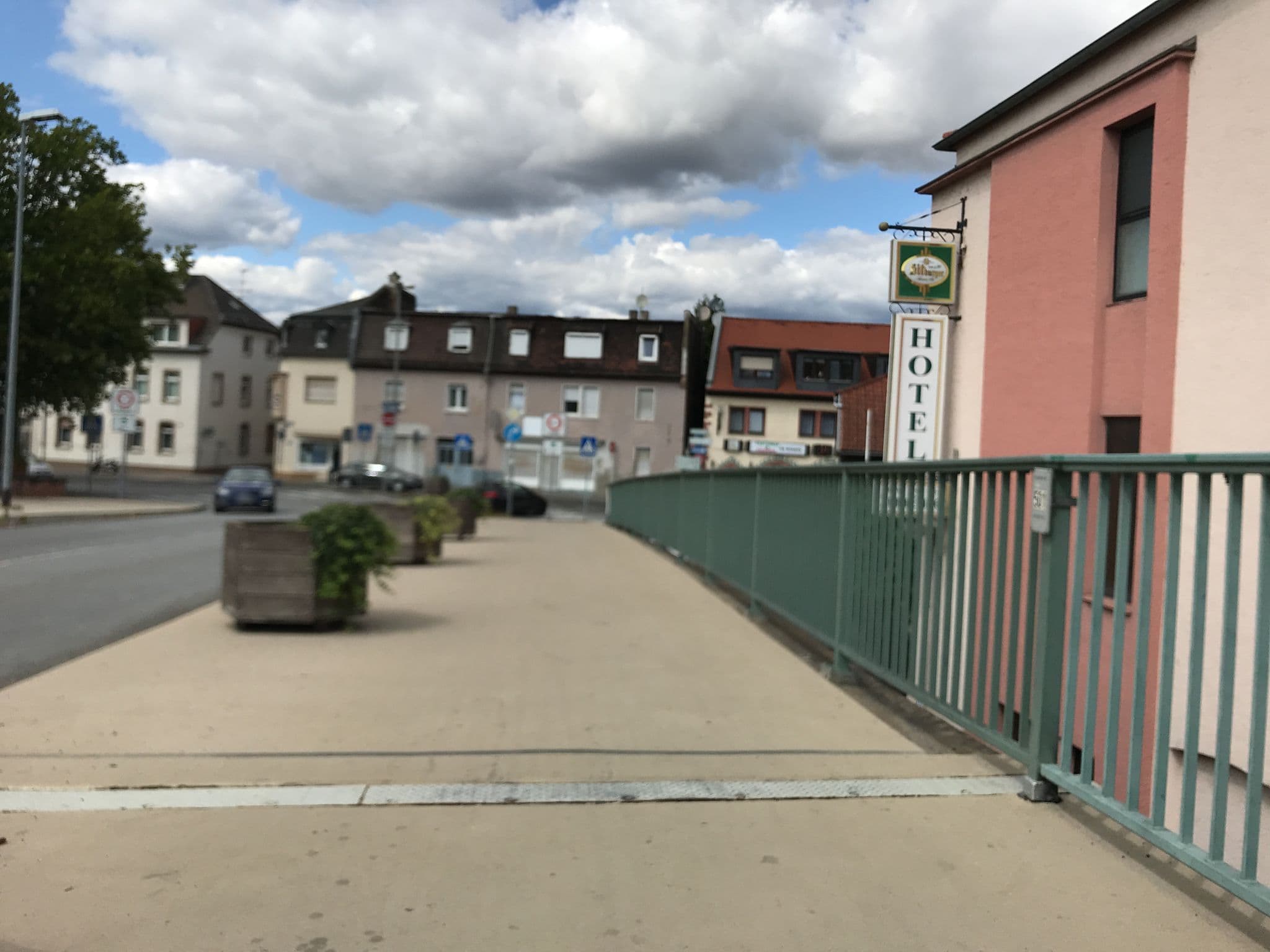 Street view near Hotel Gasthaus Zum Mainz-Kostheim, Kastel — © miguel_andrade (CC BY-SA · Mapillary)
