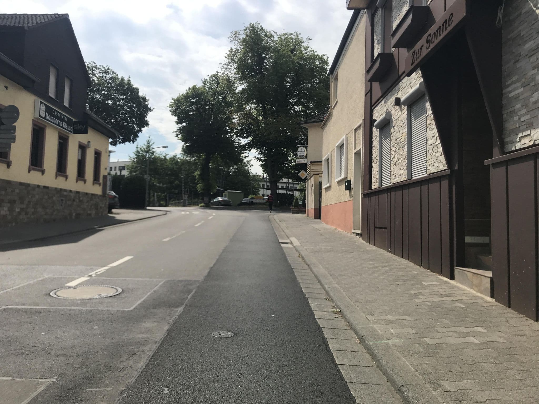 Street view near Plattner Unternehmenspark GmbHHotel zur Sonne, Nieder-Olm — © miguel_andrade (CC BY-SA · Mapillary)
