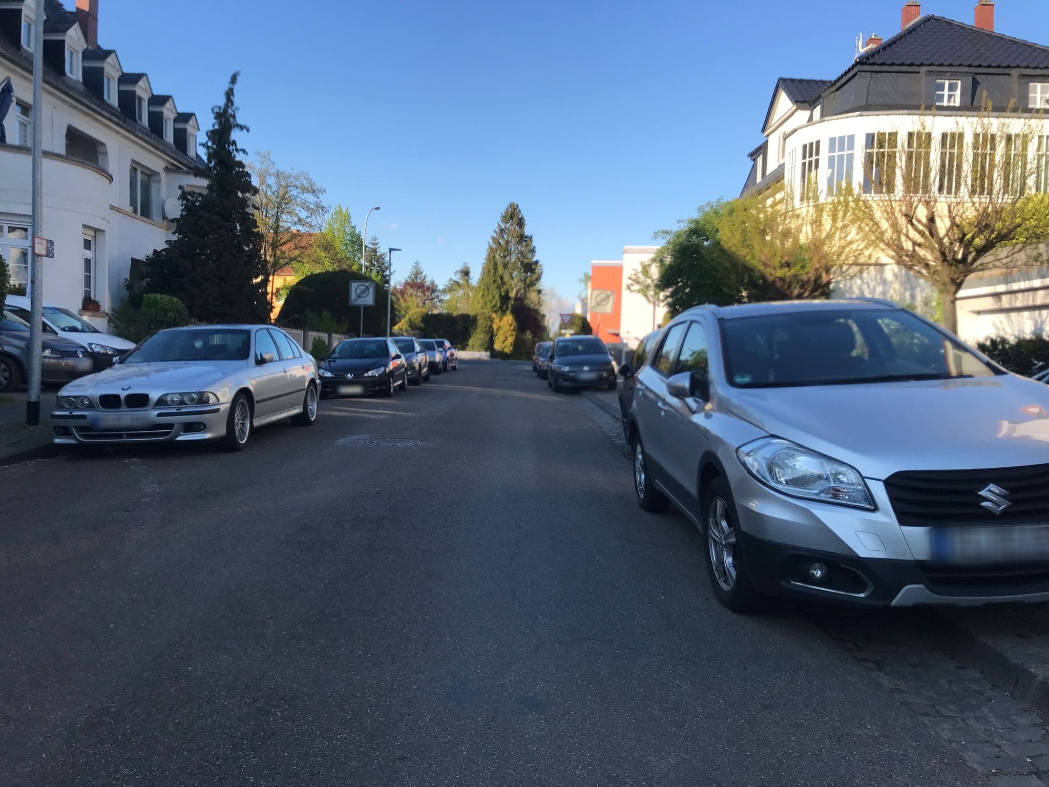 Street view near Villa Rheinblick, Kastel — © miguel_andrade (CC BY-SA · Mapillary)
