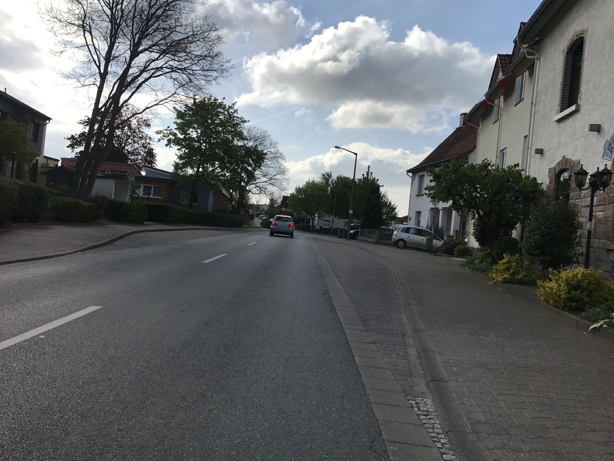 Street view near Pfaffenhofen Hotel Mainz-Bingen, Schwabenheim — © miguel_andrade (CC BY-SA · Mapillary)